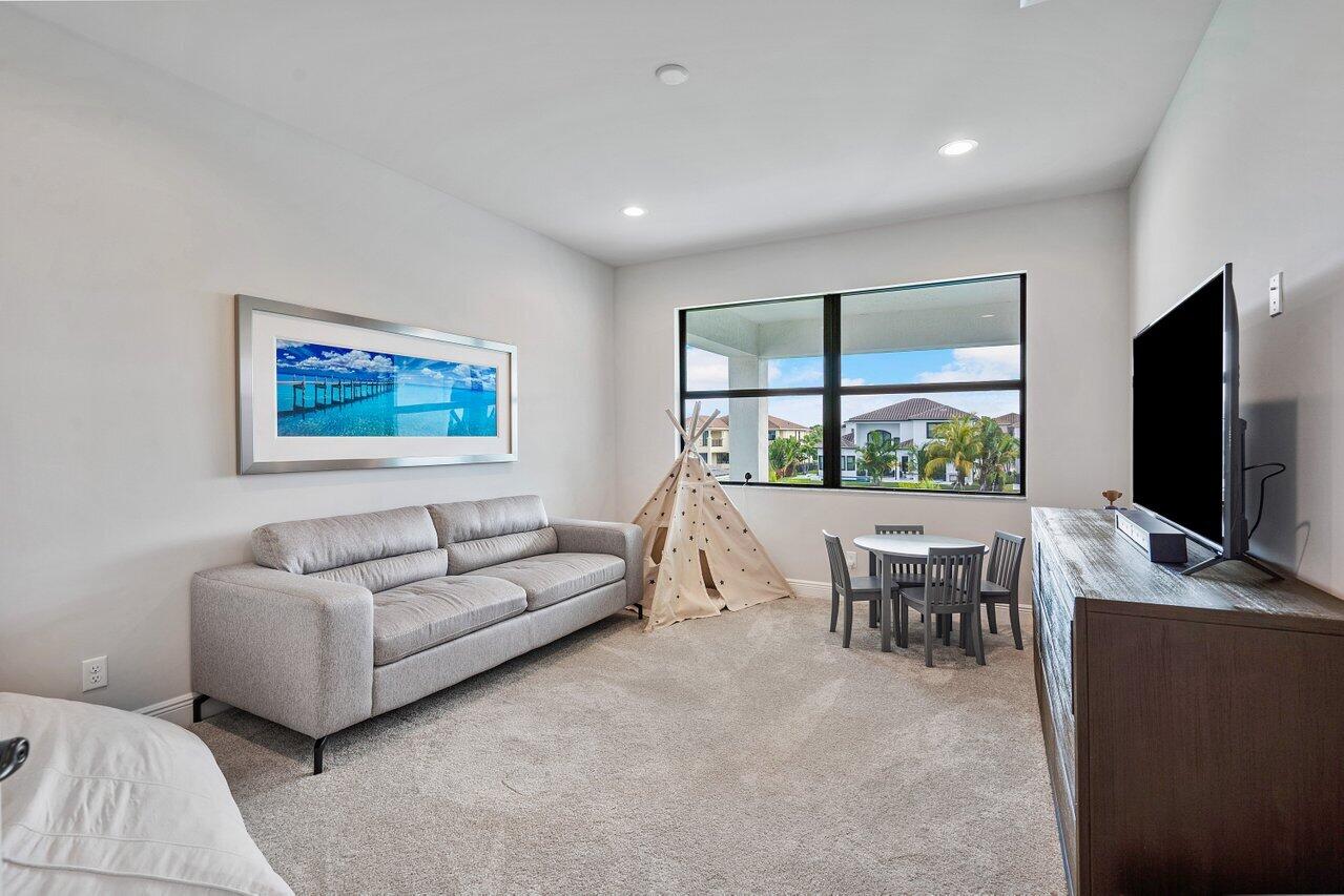 ROYAL PALM POLO - Residential