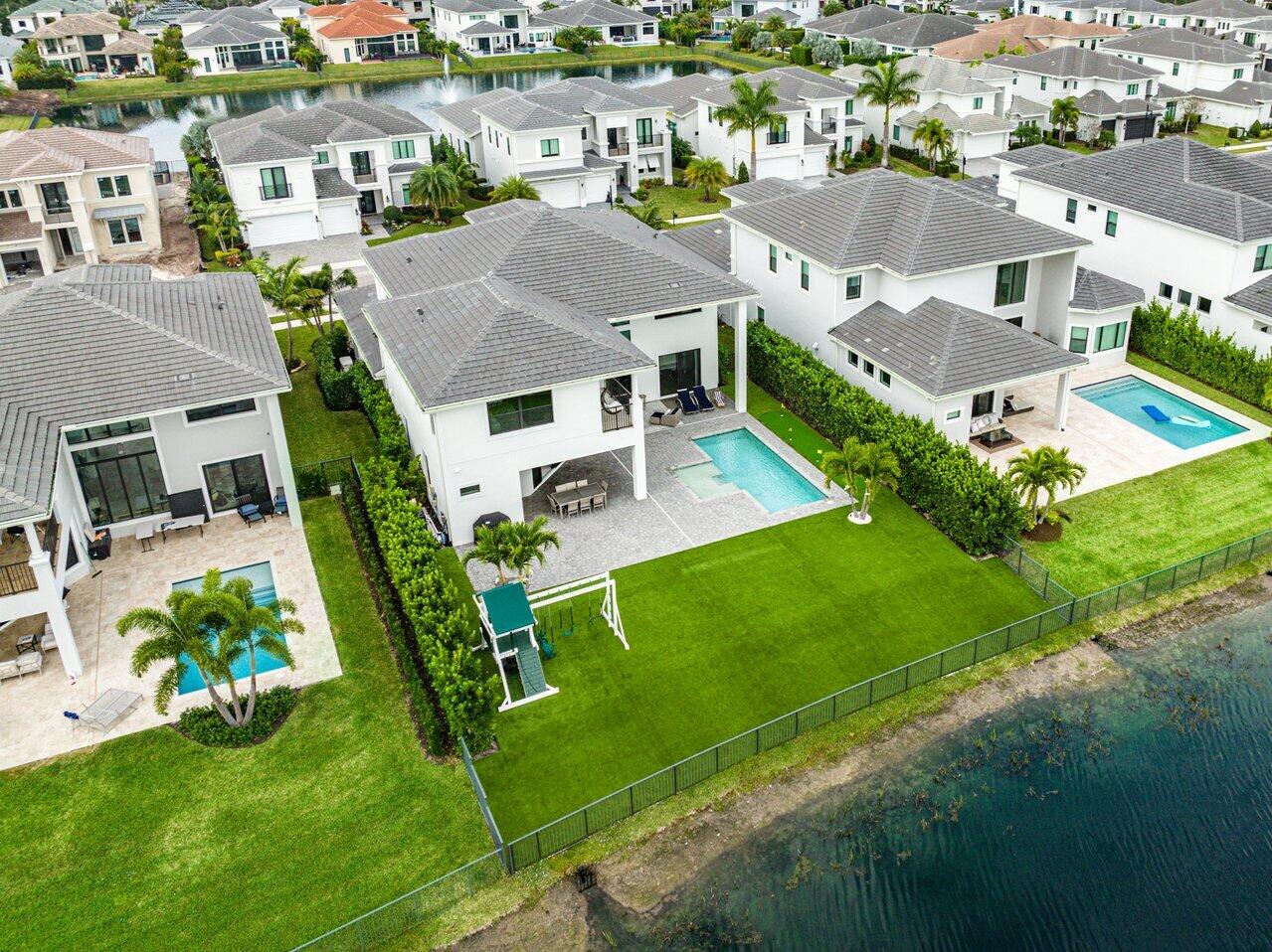ROYAL PALM POLO - Residential