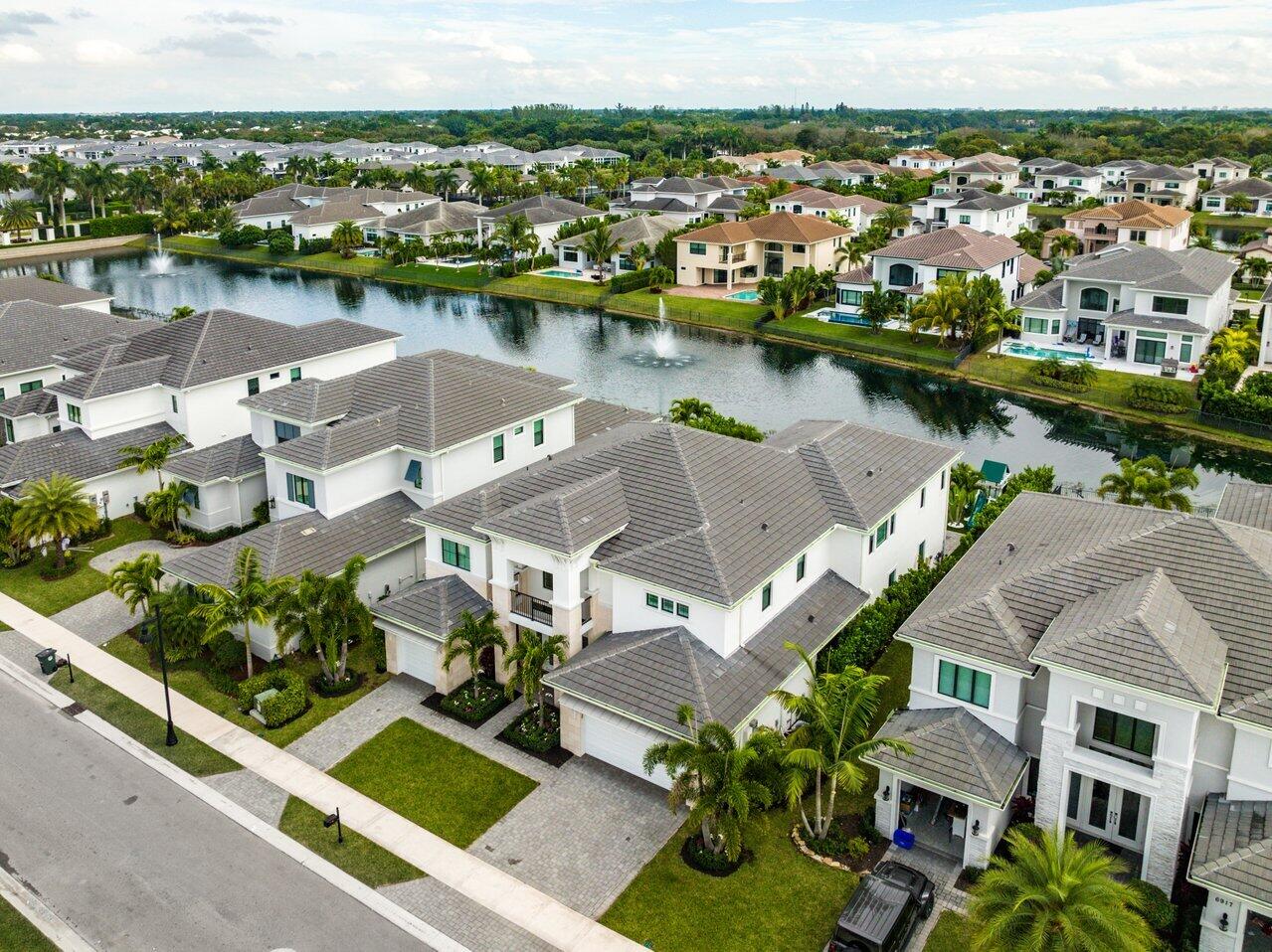 ROYAL PALM POLO - Residential