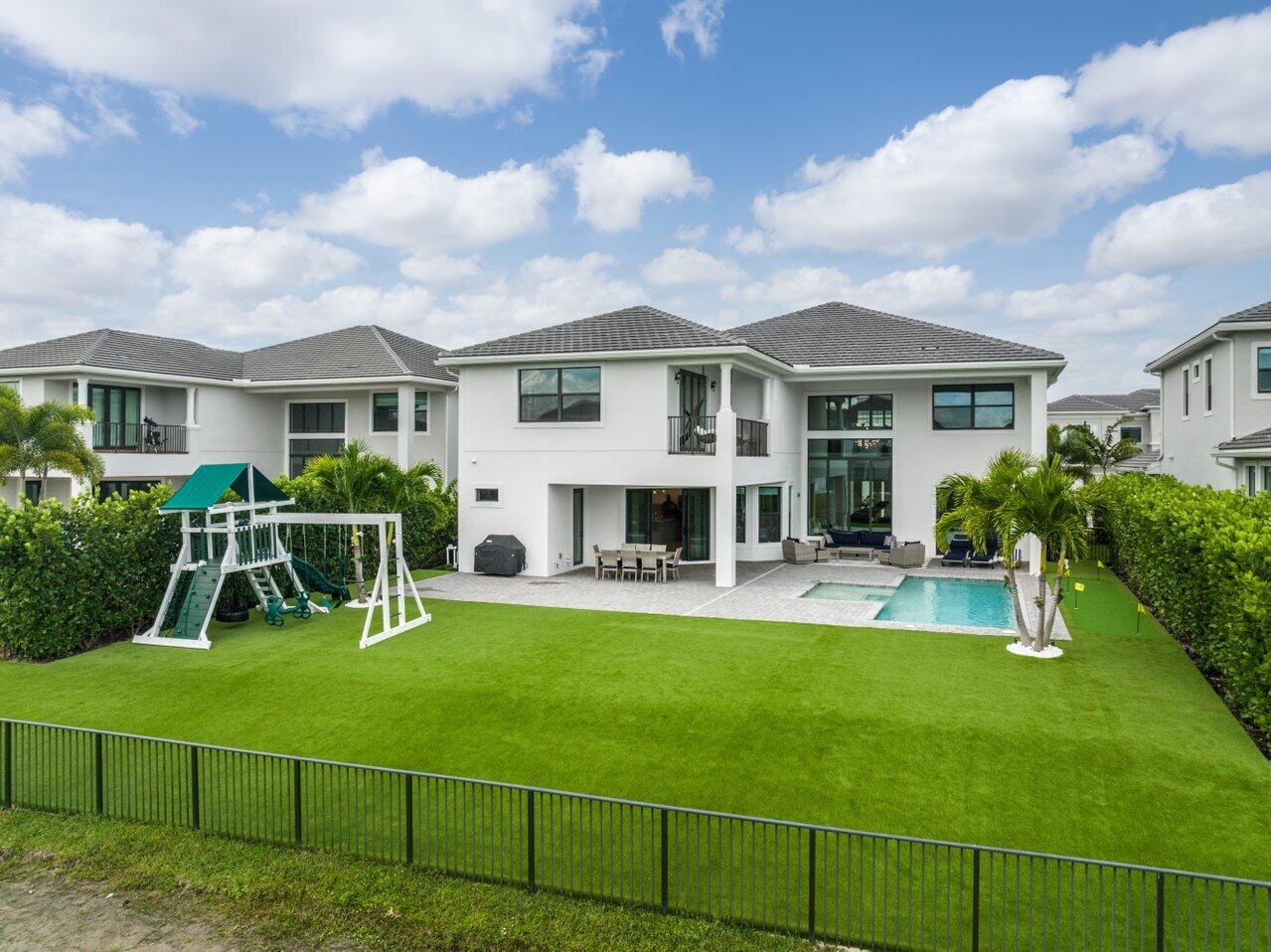 ROYAL PALM POLO - Residential