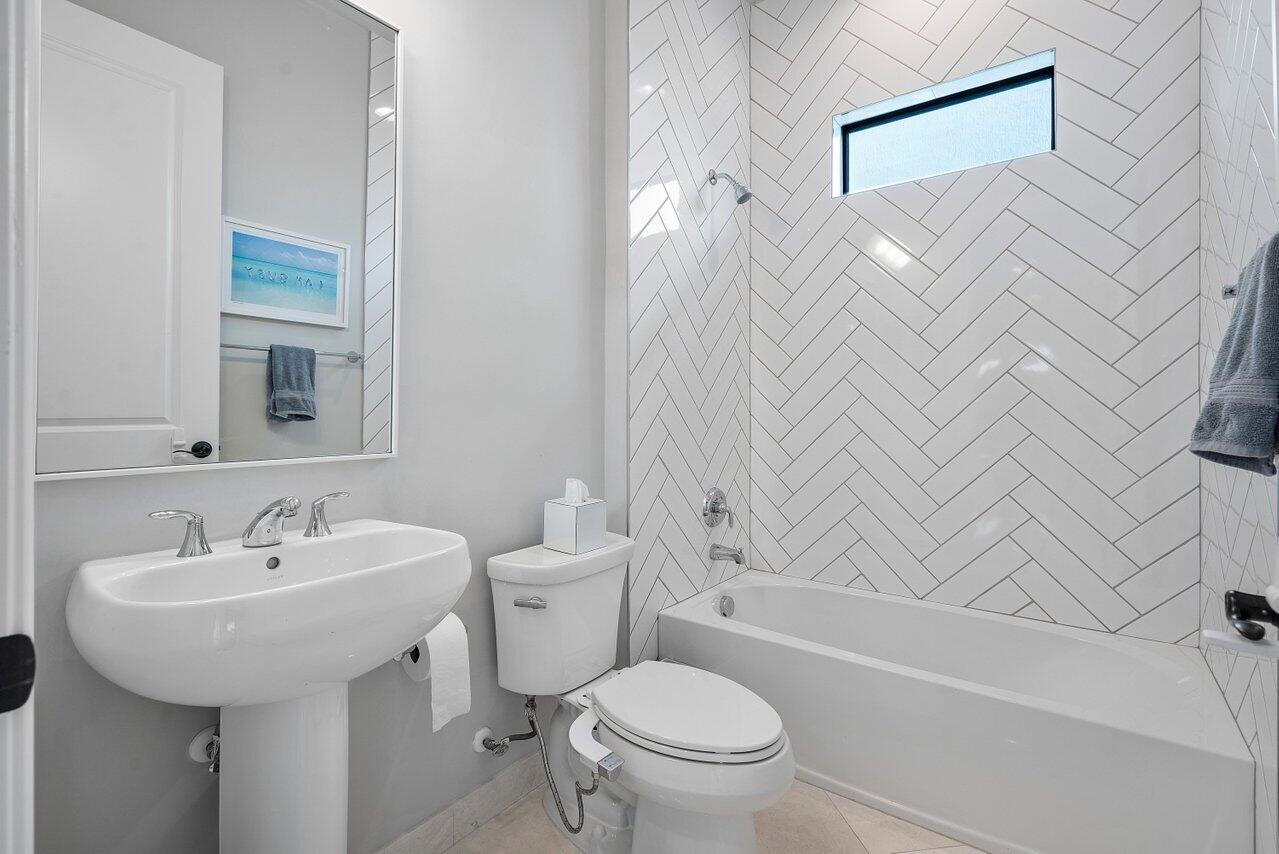 ROYAL PALM POLO - Residential