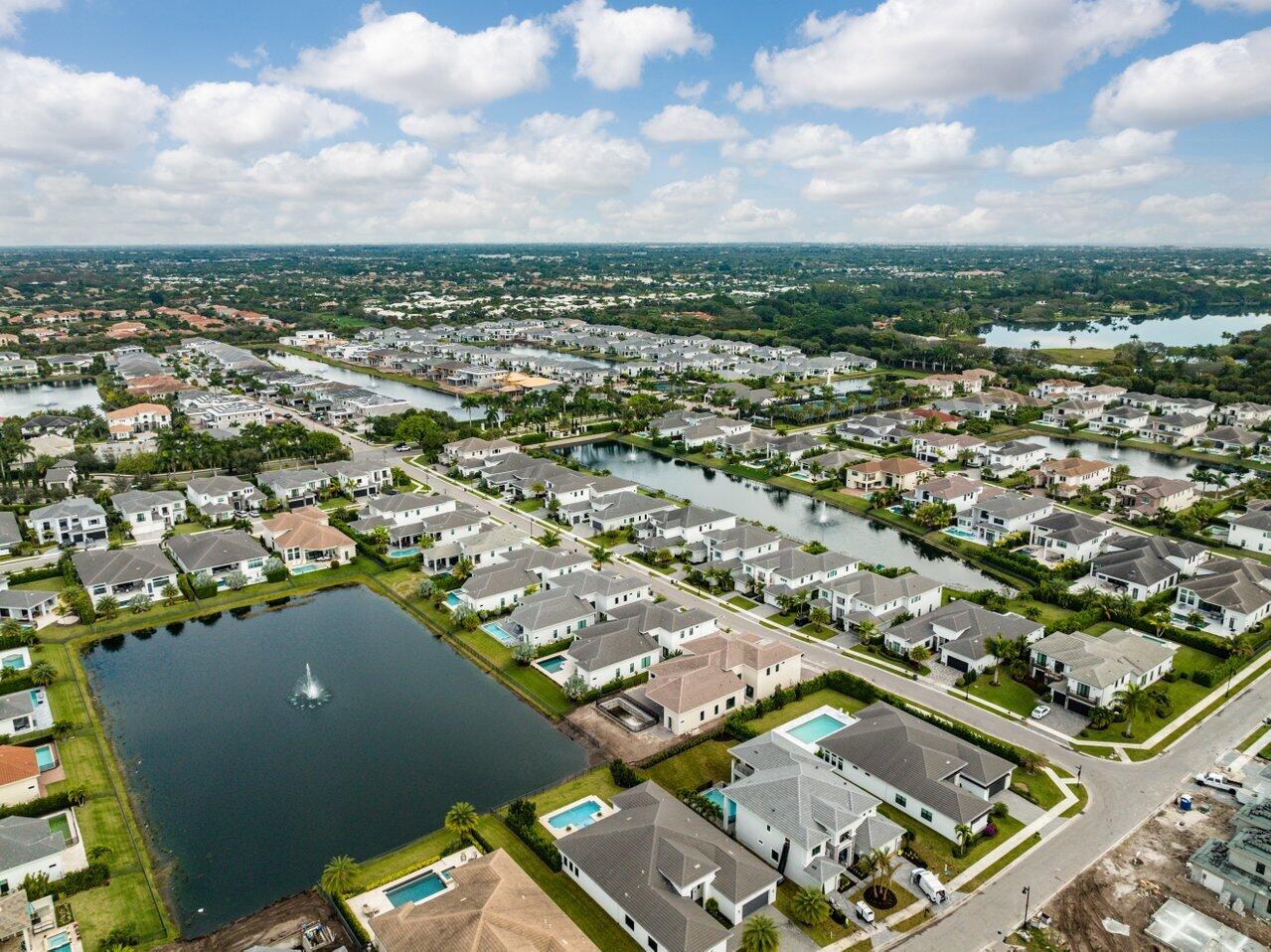 ROYAL PALM POLO - Residential