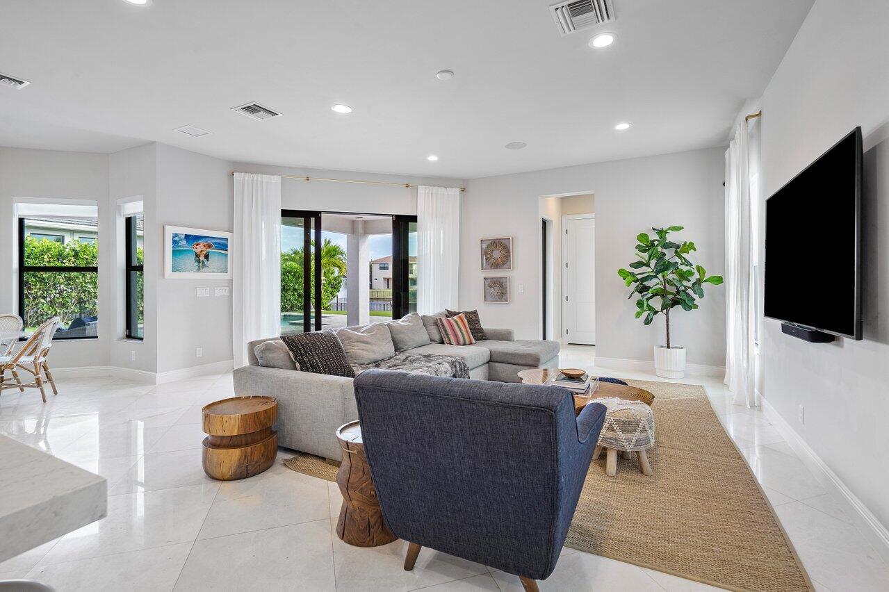 ROYAL PALM POLO - Residential