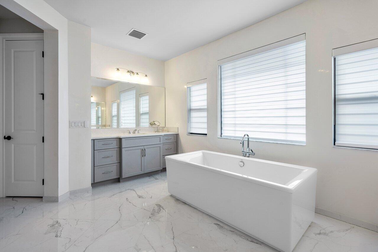 ROYAL PALM POLO - Residential