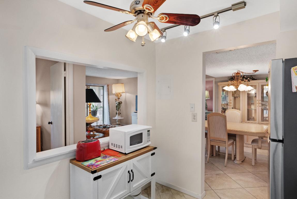 LAKESIDE VILLAGE CONDO 10 - Residential