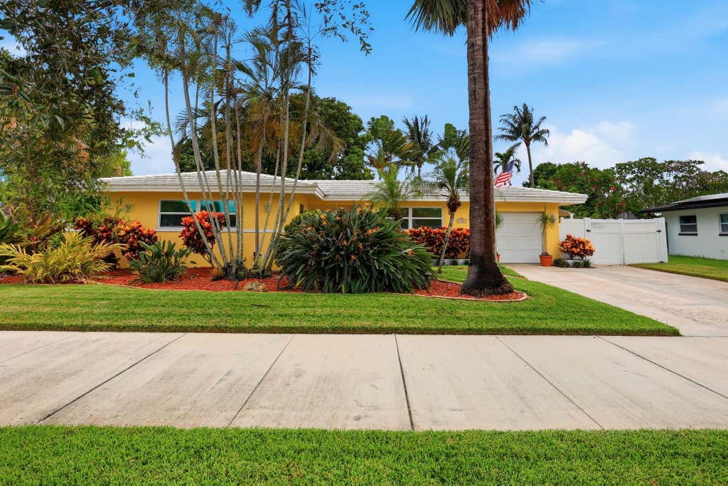 Photo of 499 SW 12TH Avenue, Boca Raton, FL 33486 (MLS # B26061725)