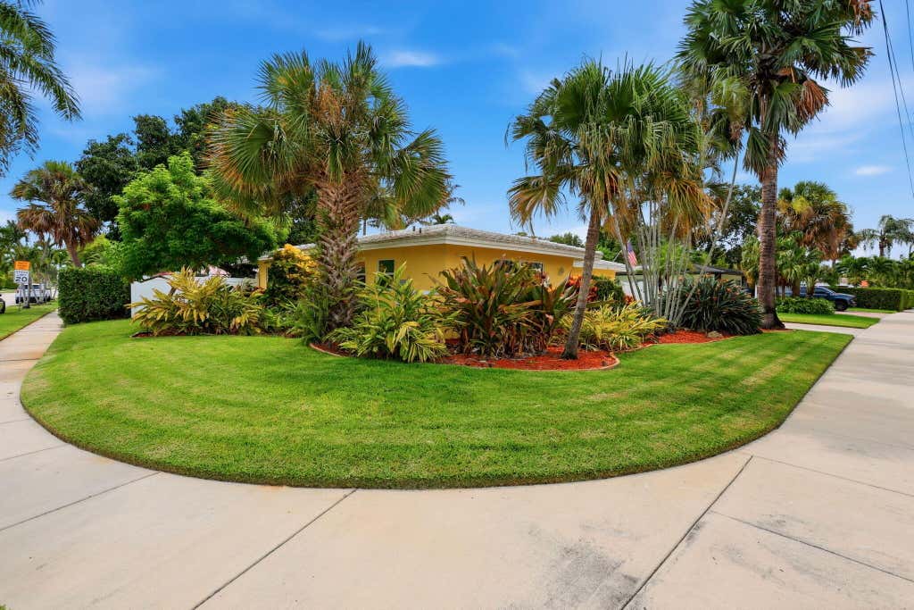 Photo of 499 SW 12TH Avenue, Boca Raton, FL 33486 (MLS # B26061725)