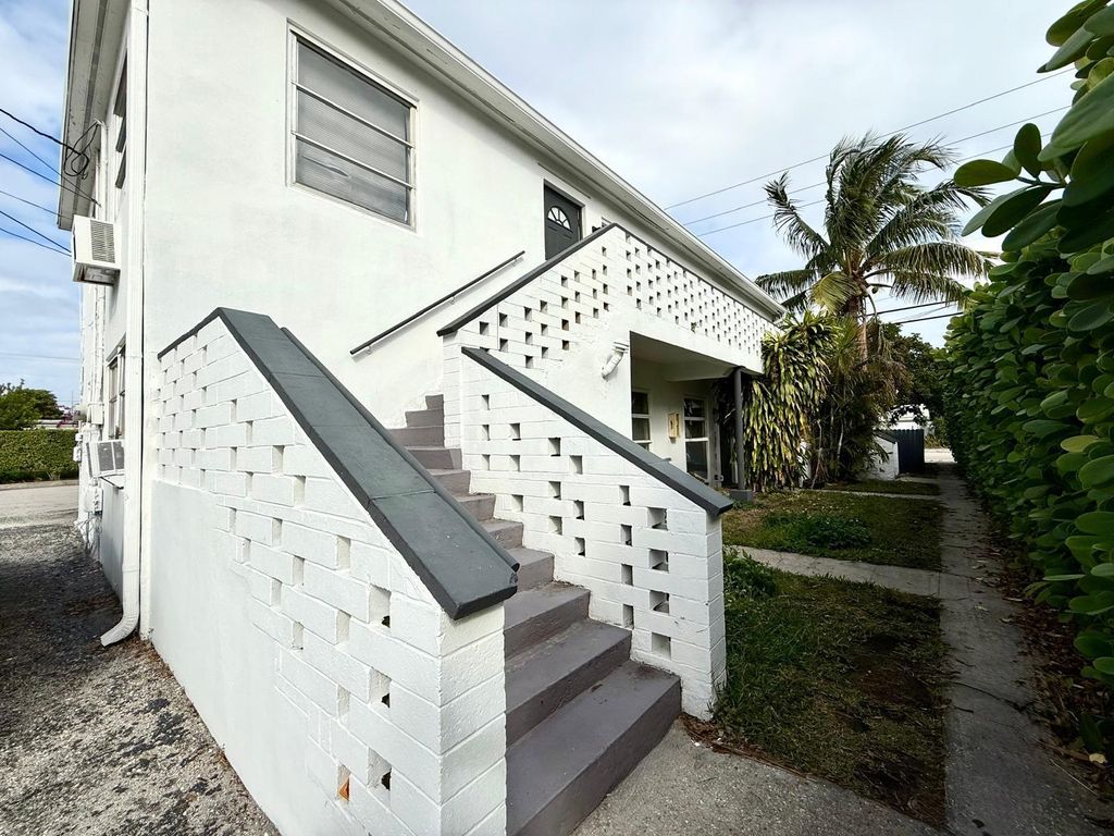 Photo of 3801 S Olive Avenue #Unit 2, West Palm Beach, FL 33405 (MLS # B26026381)