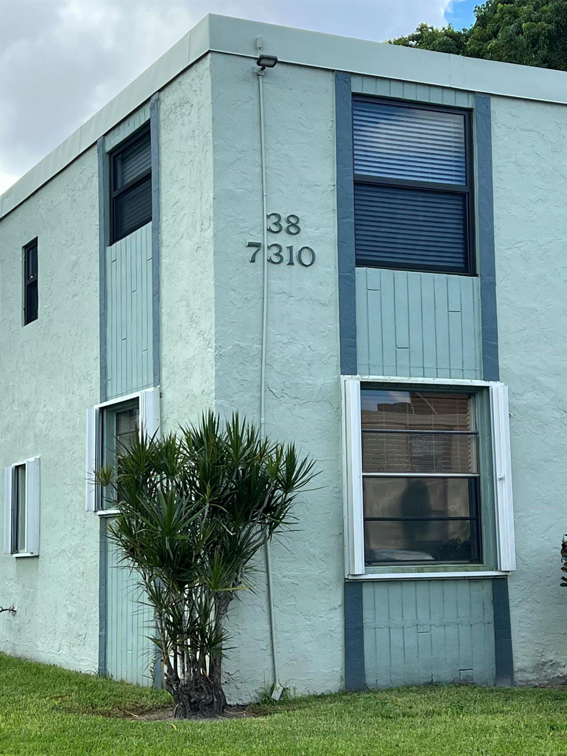 38 OF PALM SPRINGS 3 COND - Residential Lease