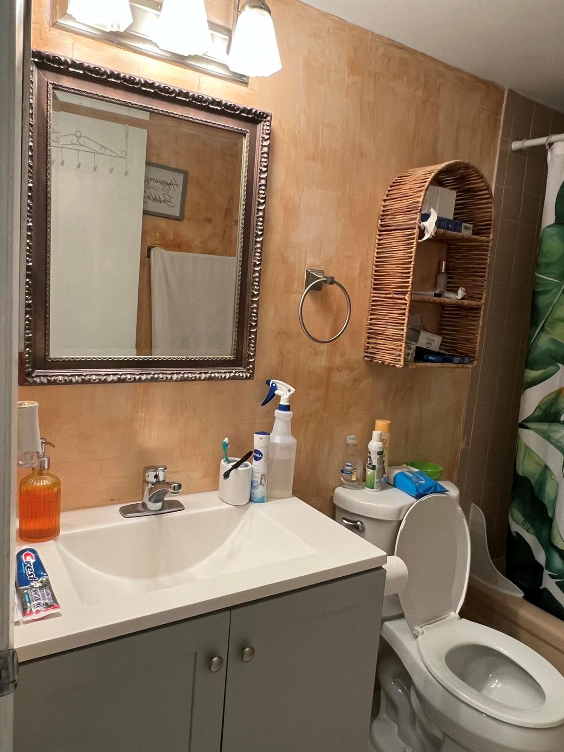38 OF PALM SPRINGS 3 COND - Residential Lease