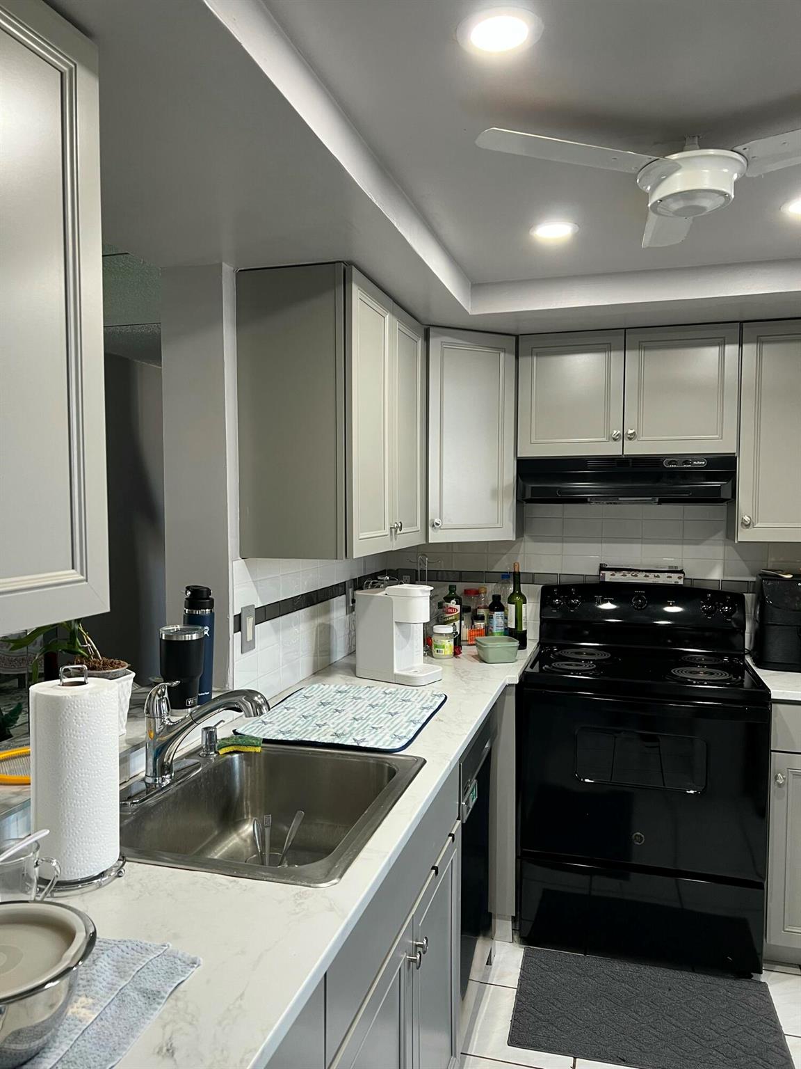 38 OF PALM SPRINGS 3 COND - Residential Lease