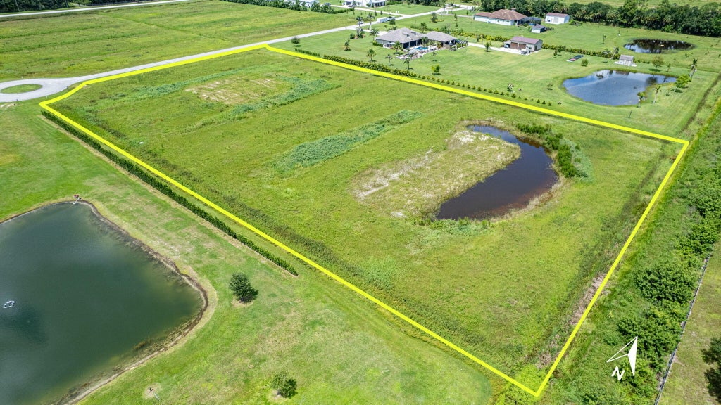 Photo of 600 65TH Avenue SW, Vero Beach, FL 32968 (MLS # B26074091)