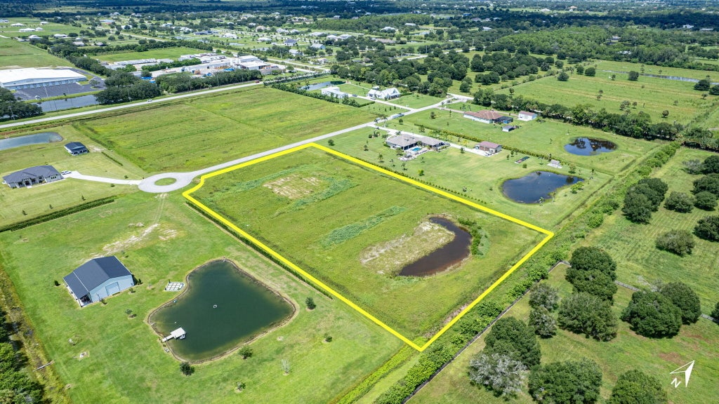Photo of 600 65TH Avenue SW, Vero Beach, FL 32968 (MLS # B26074091)