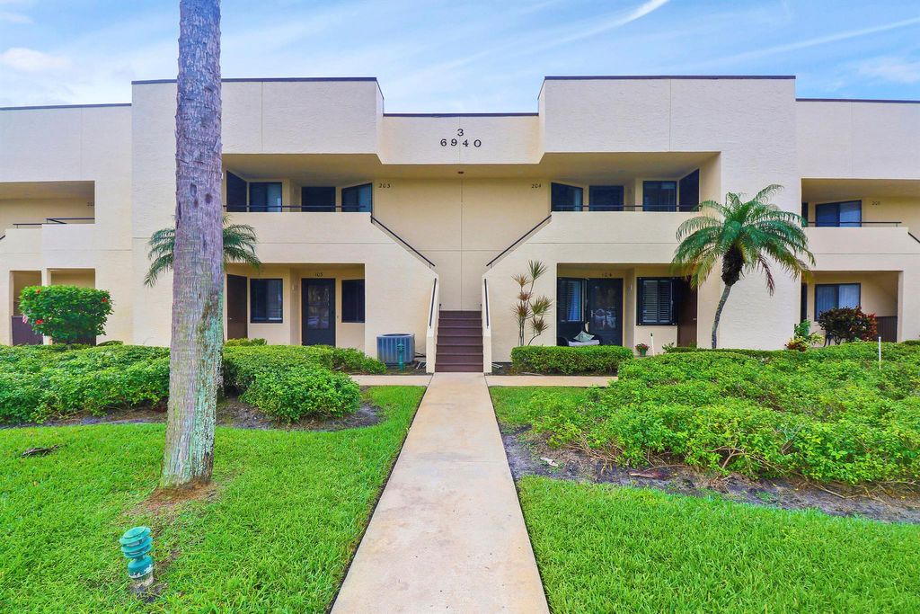 Photo of 6940 SE Constitution Boulevard SE #204, Hobe Sound, FL 33455 (MLS # R10950149)