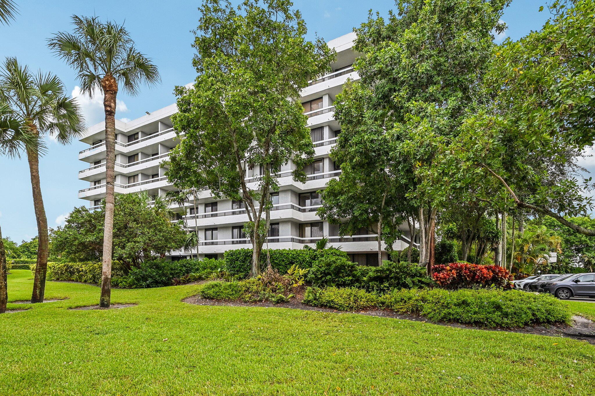 LA RESIDENCE CONDO - Residential Lease