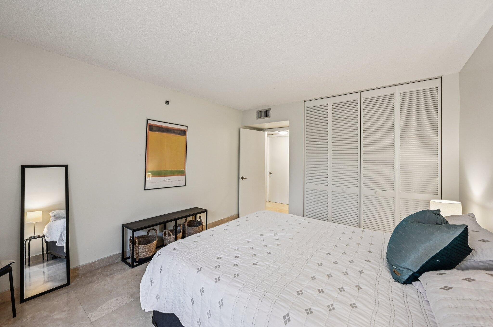 LA RESIDENCE CONDO - Residential Lease