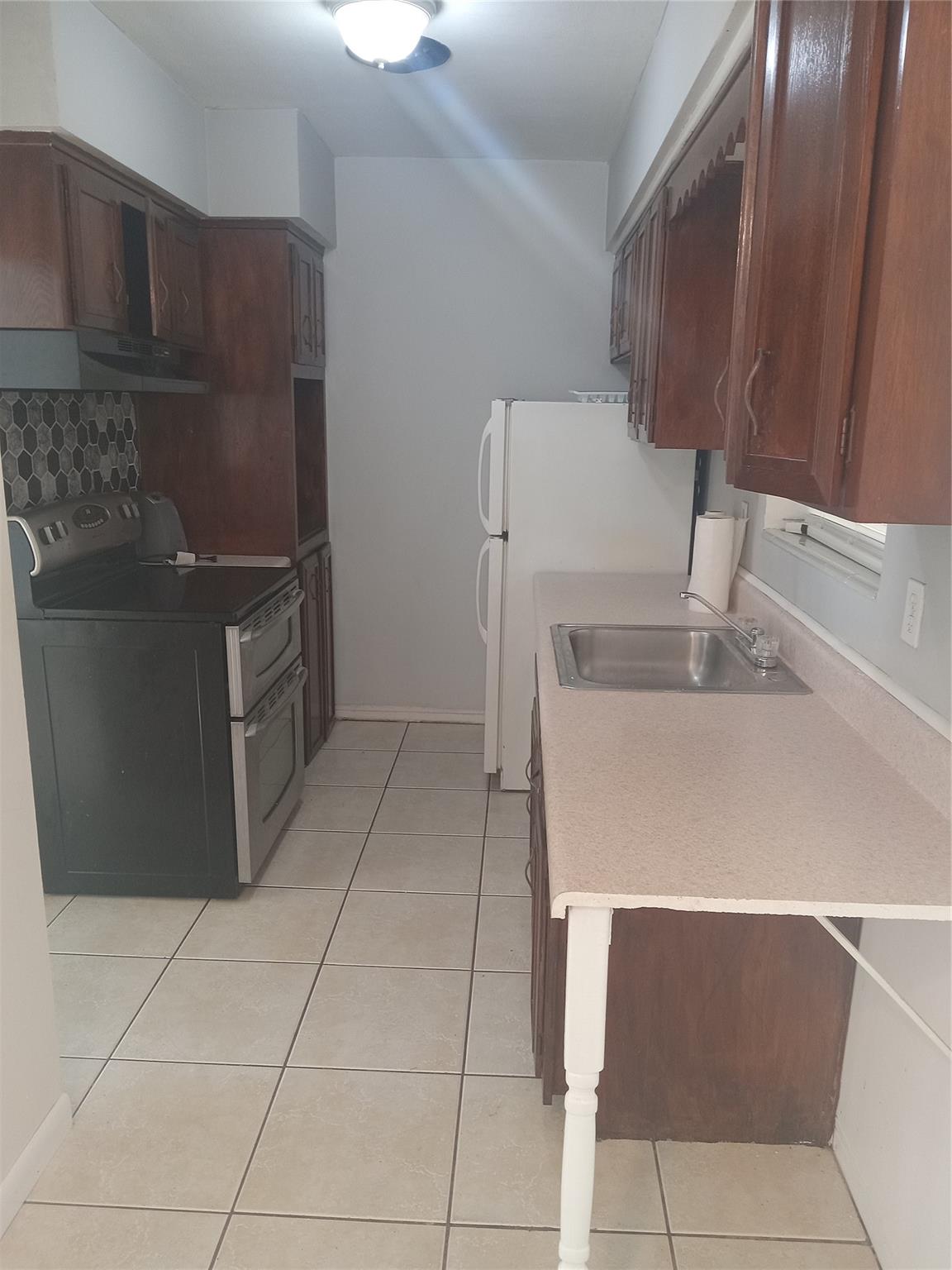 silver hill manor apts - Residential