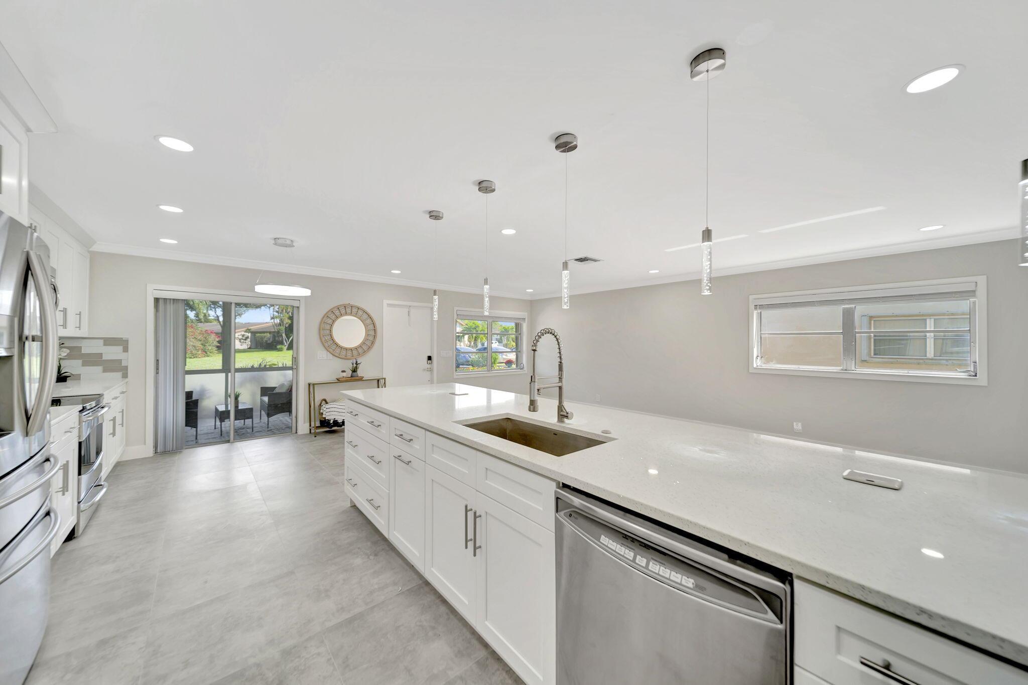 DELRAY VILLAS 3 - Residential