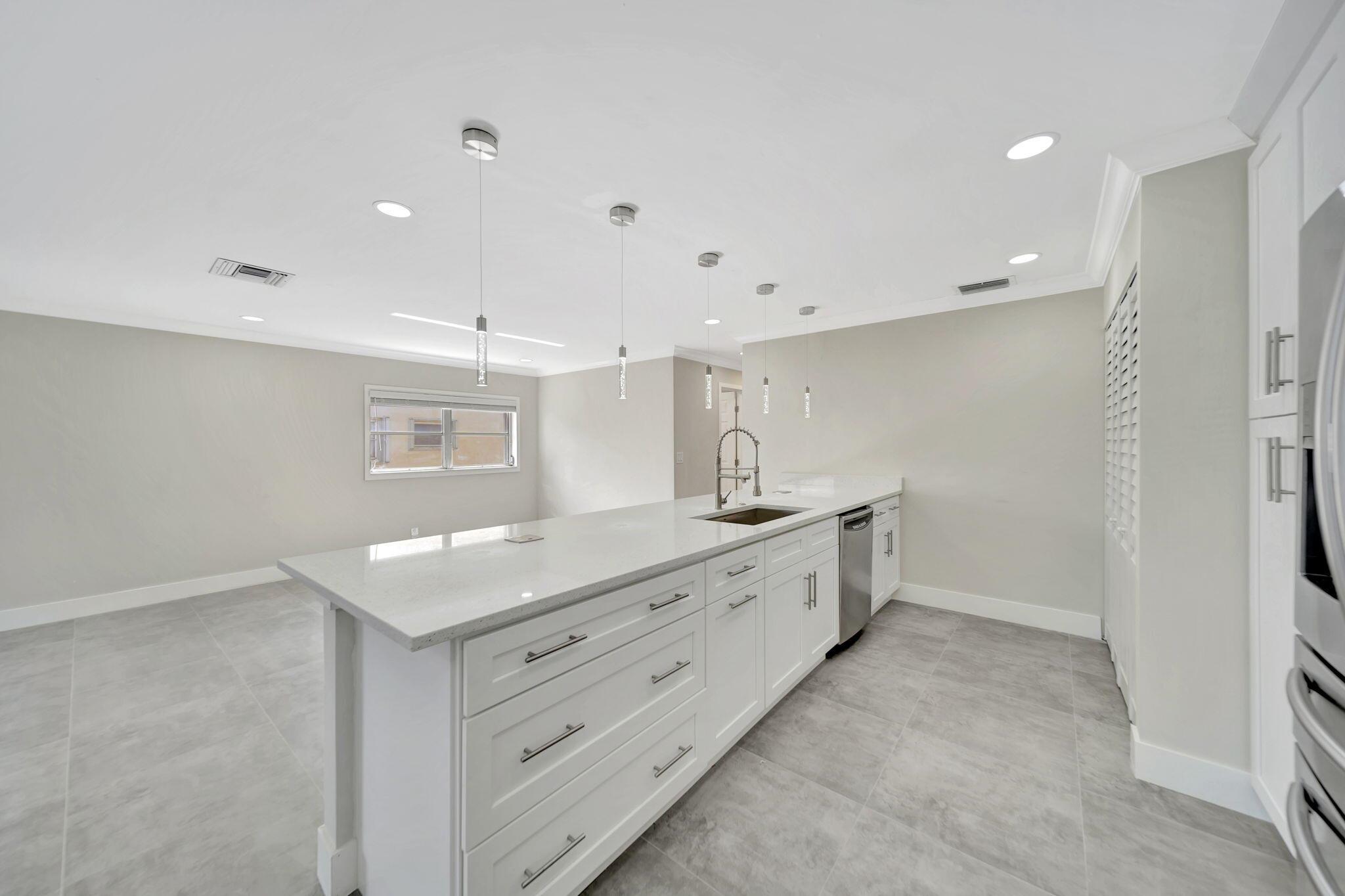 DELRAY VILLAS 3 - Residential