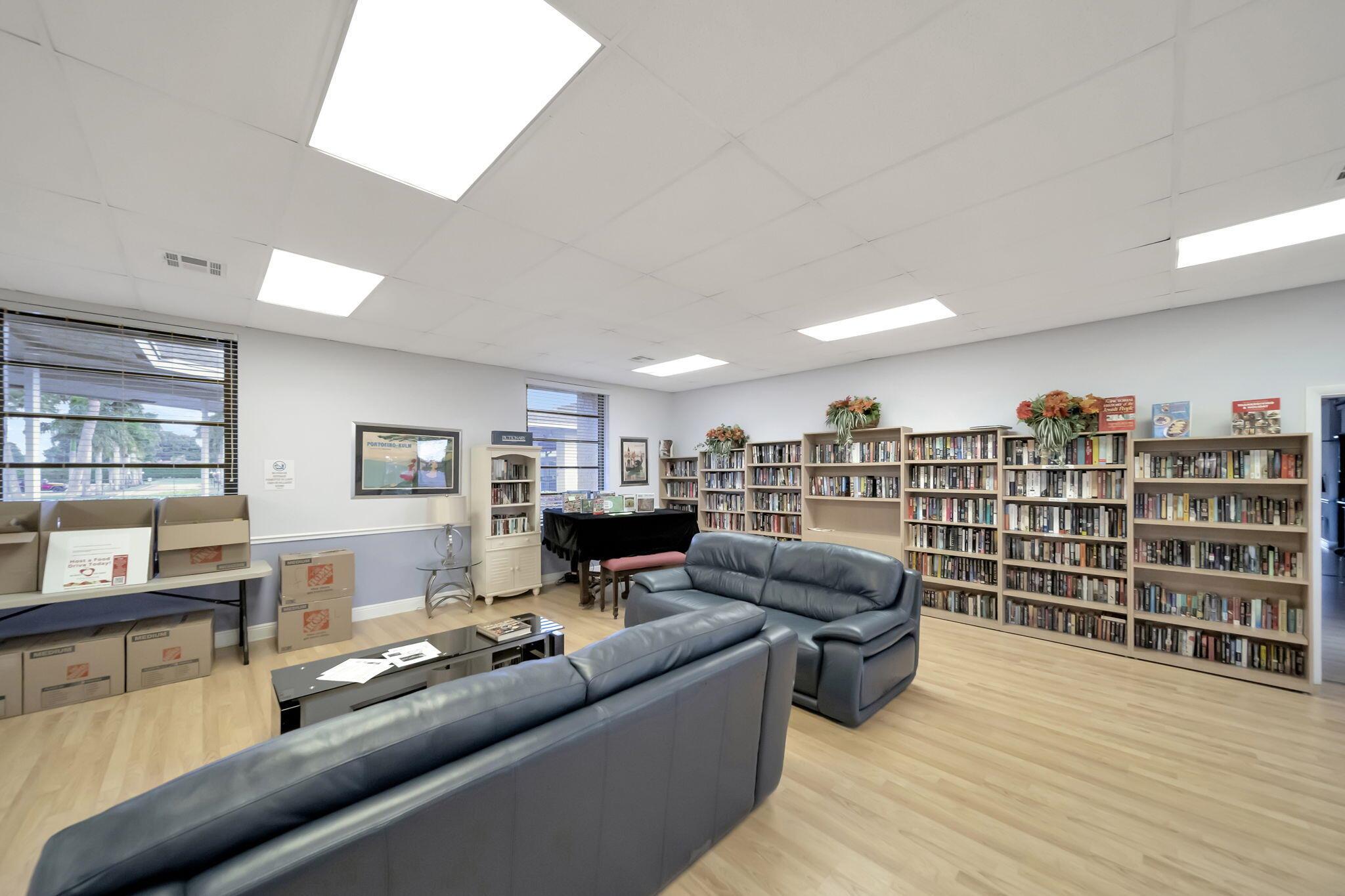 DELRAY VILLAS 3 - Residential