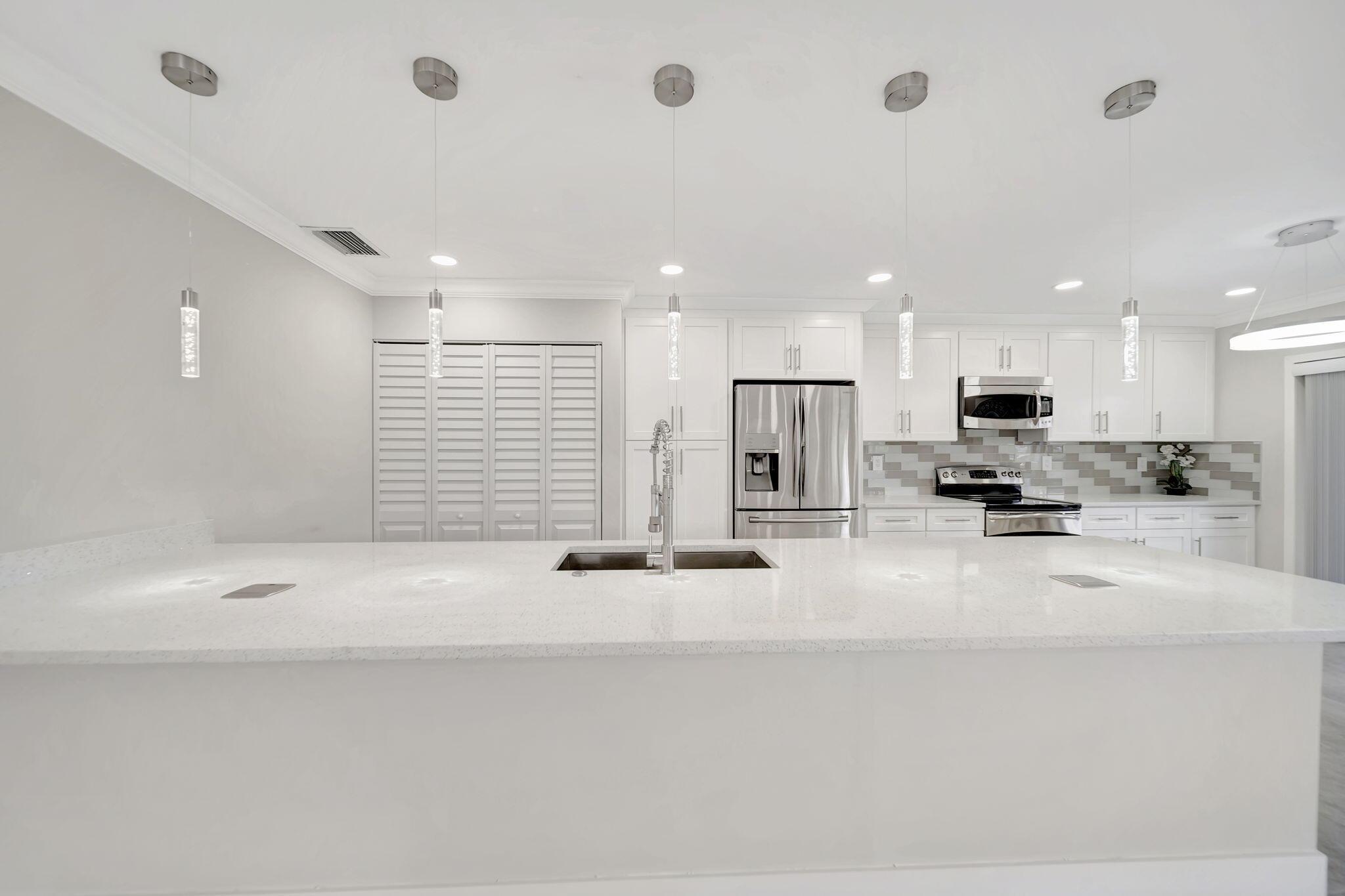 DELRAY VILLAS 3 - Residential