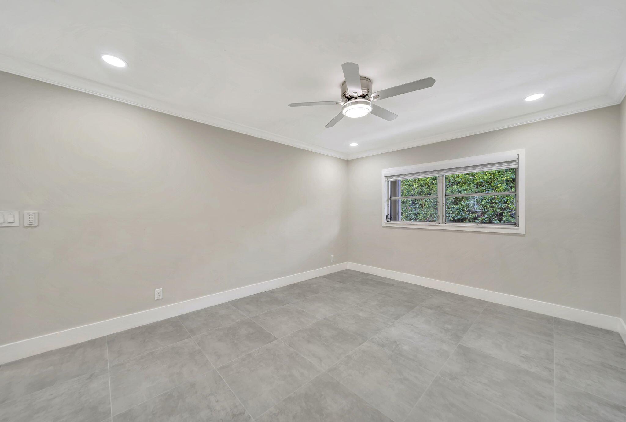 DELRAY VILLAS 3 - Residential