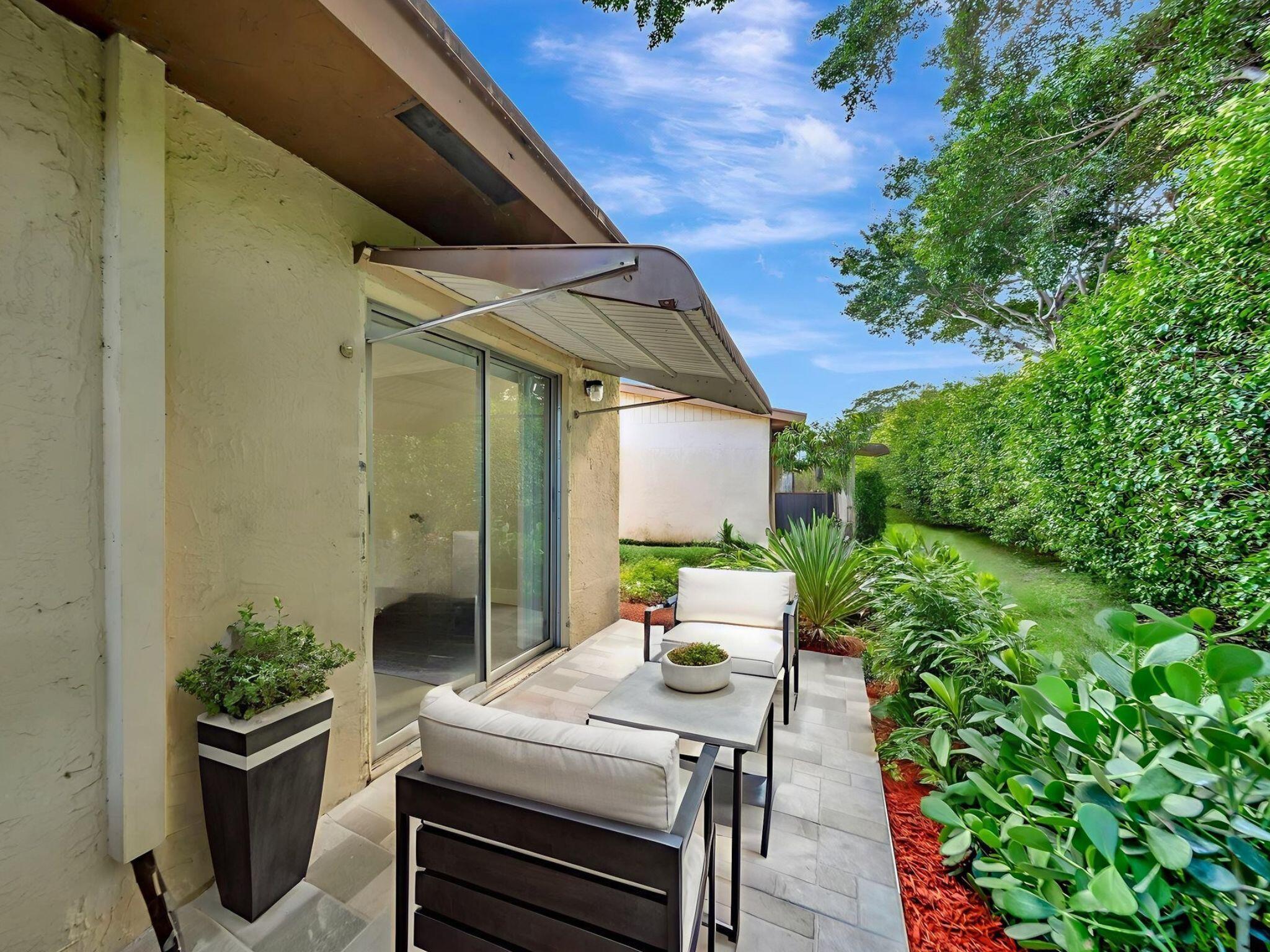 DELRAY VILLAS 3 - Residential