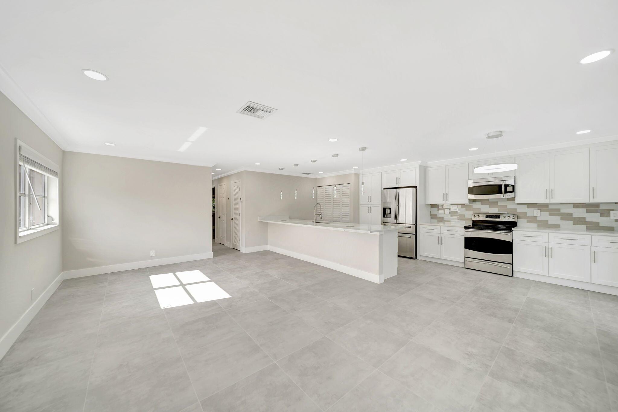 DELRAY VILLAS 3 - Residential