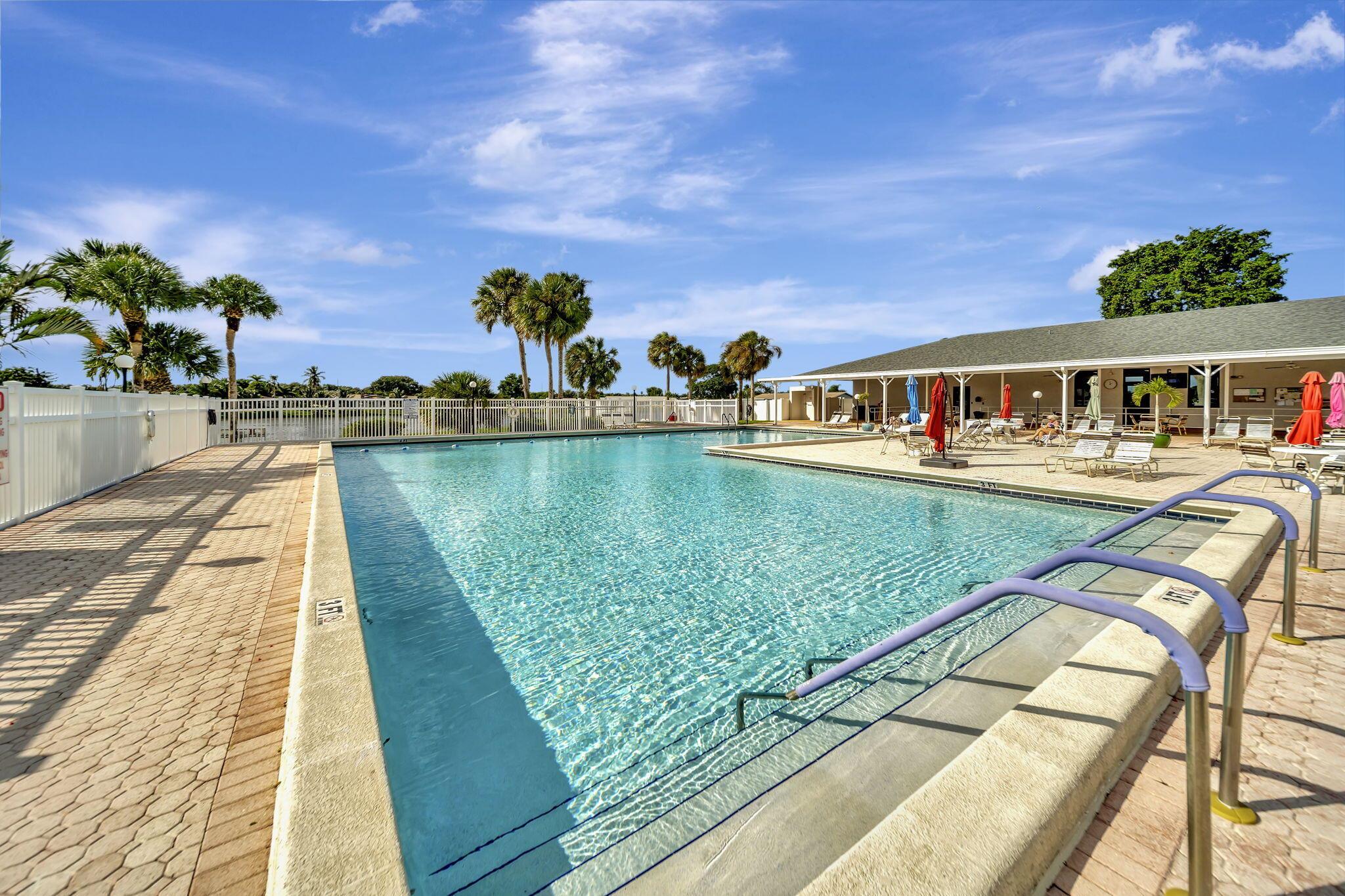 DELRAY VILLAS 3 - Residential