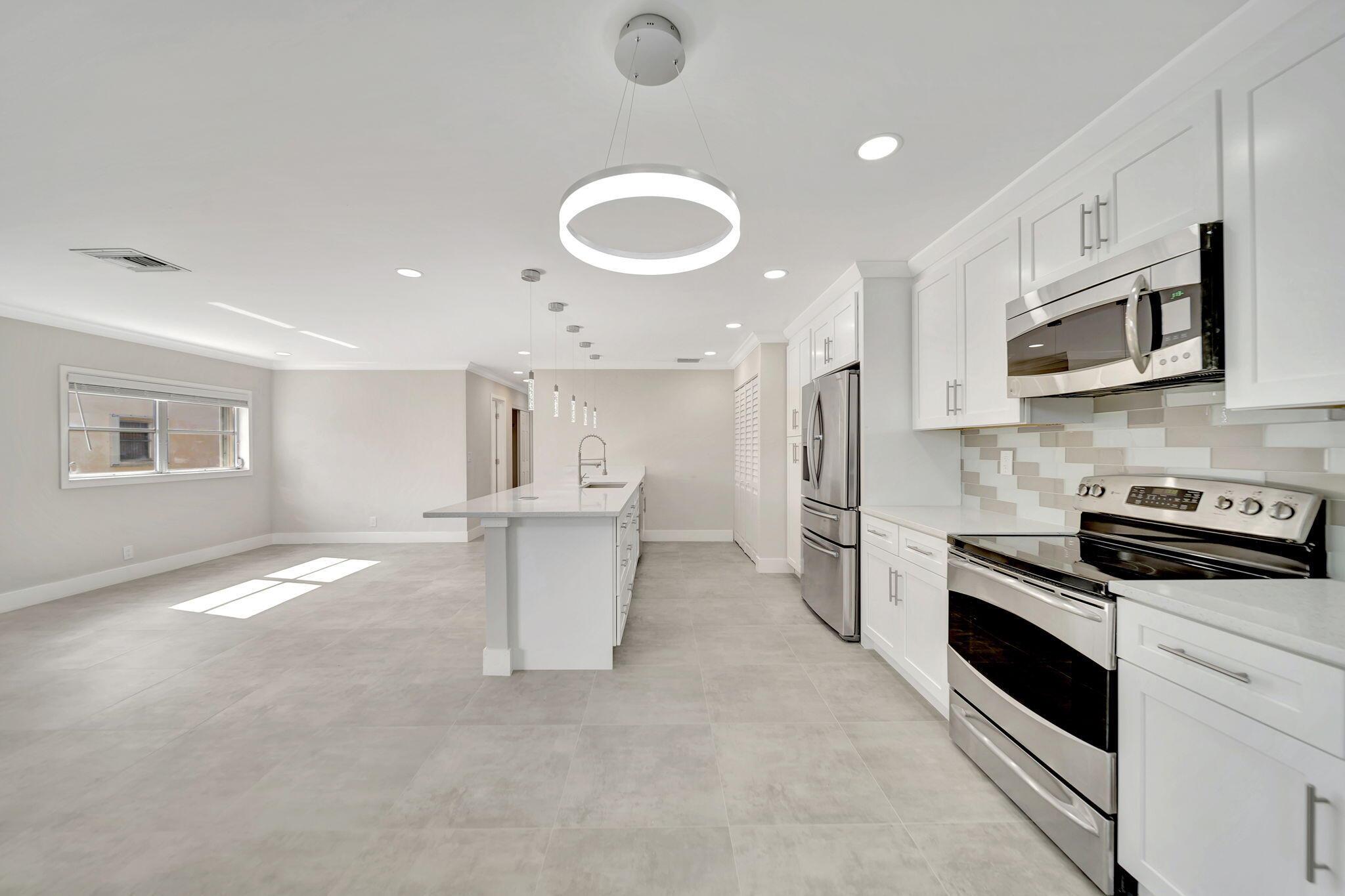 DELRAY VILLAS 3 - Residential