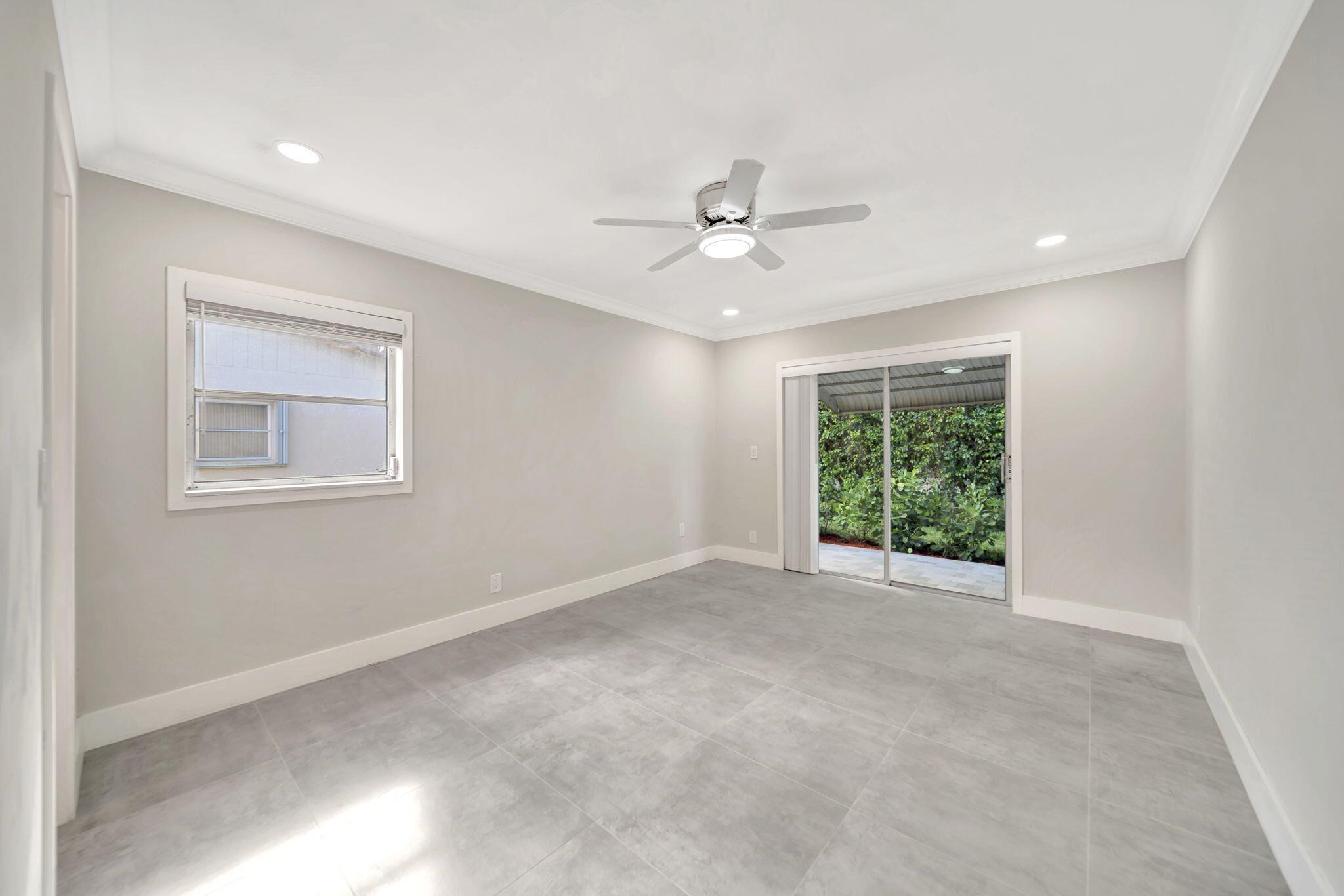 DELRAY VILLAS 3 - Residential