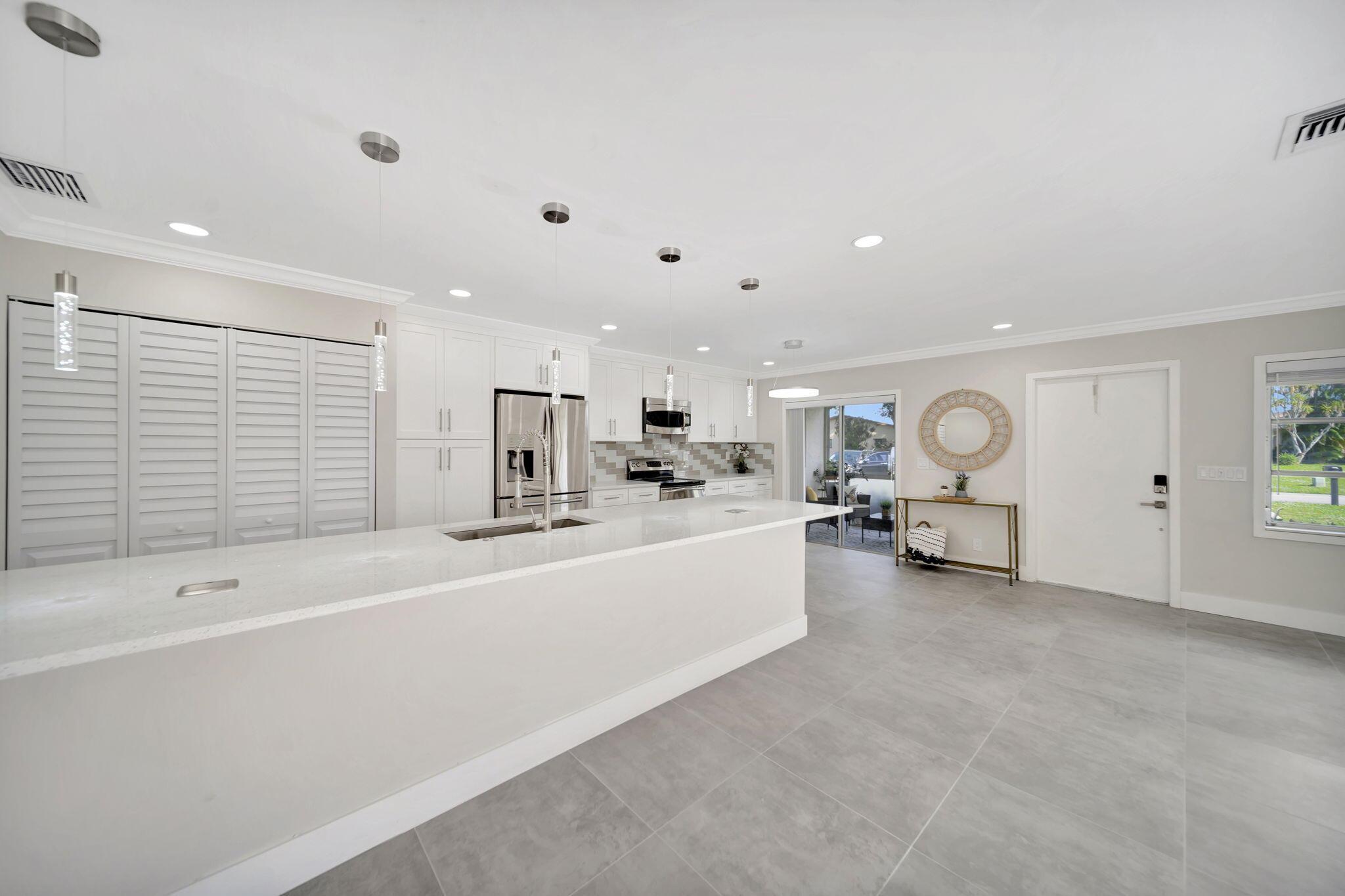 DELRAY VILLAS 3 - Residential