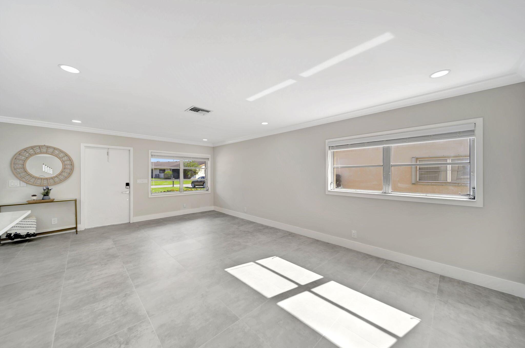 DELRAY VILLAS 3 - Residential