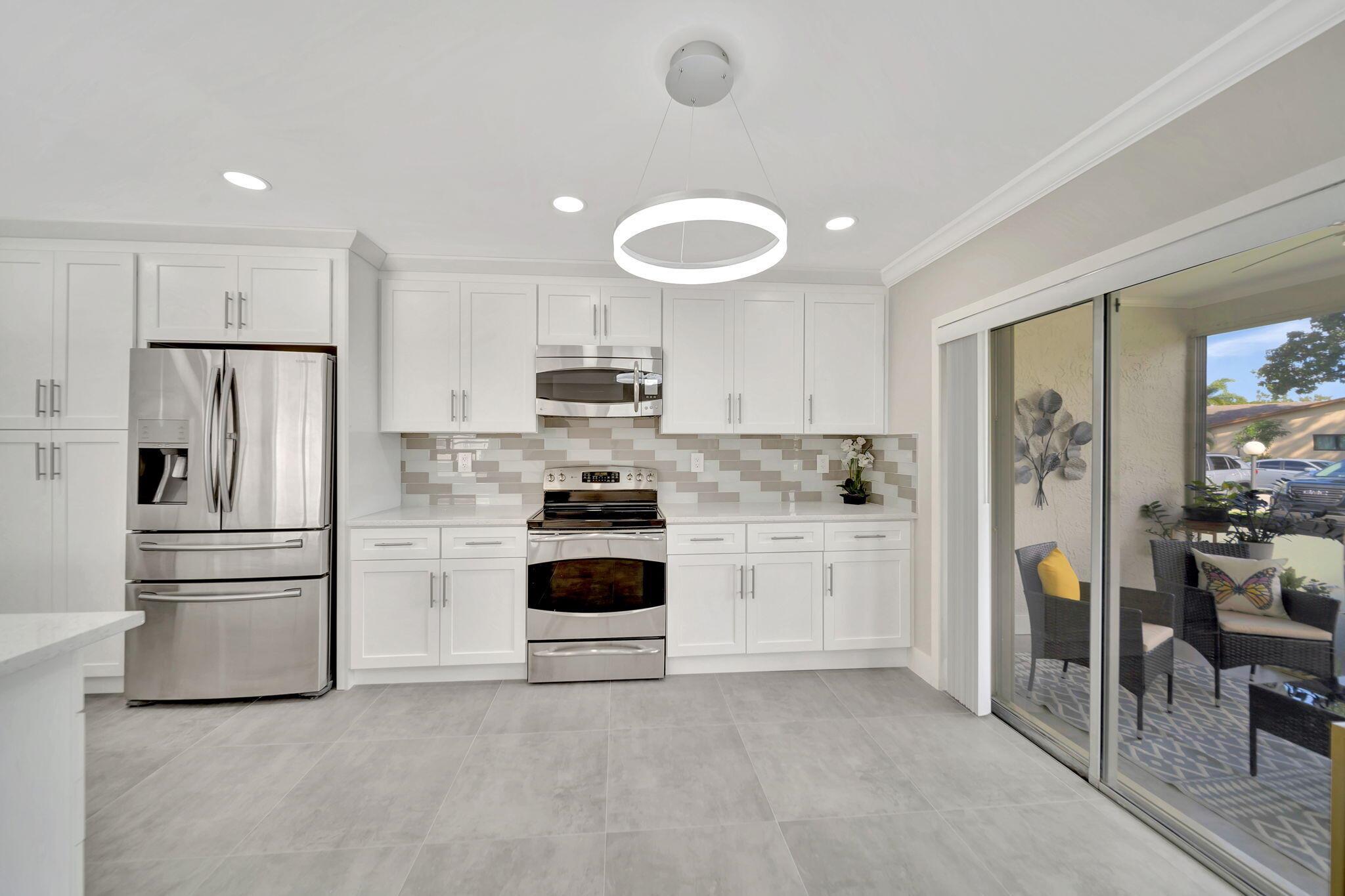 DELRAY VILLAS 3 - Residential