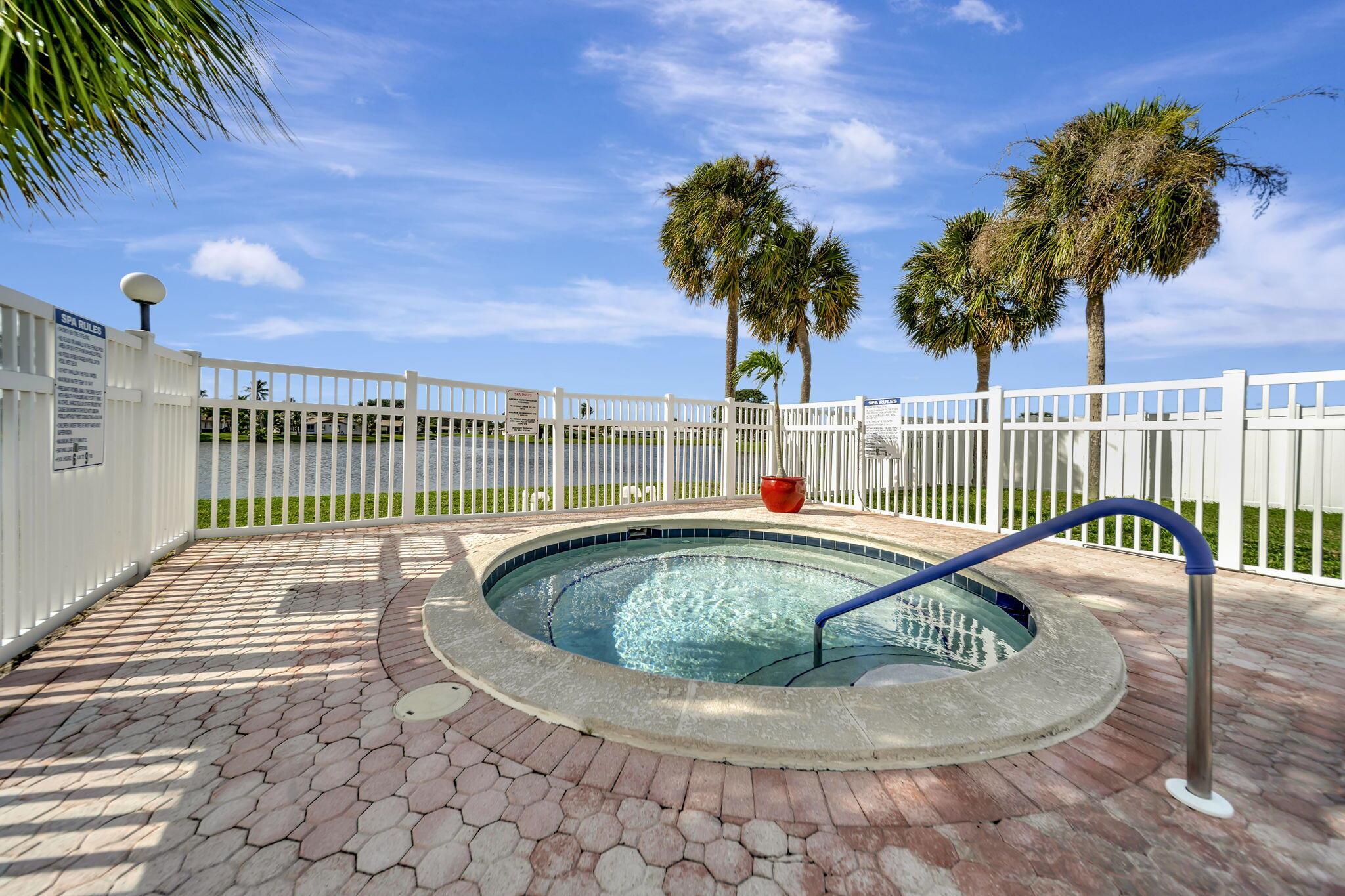 DELRAY VILLAS 3 - Residential