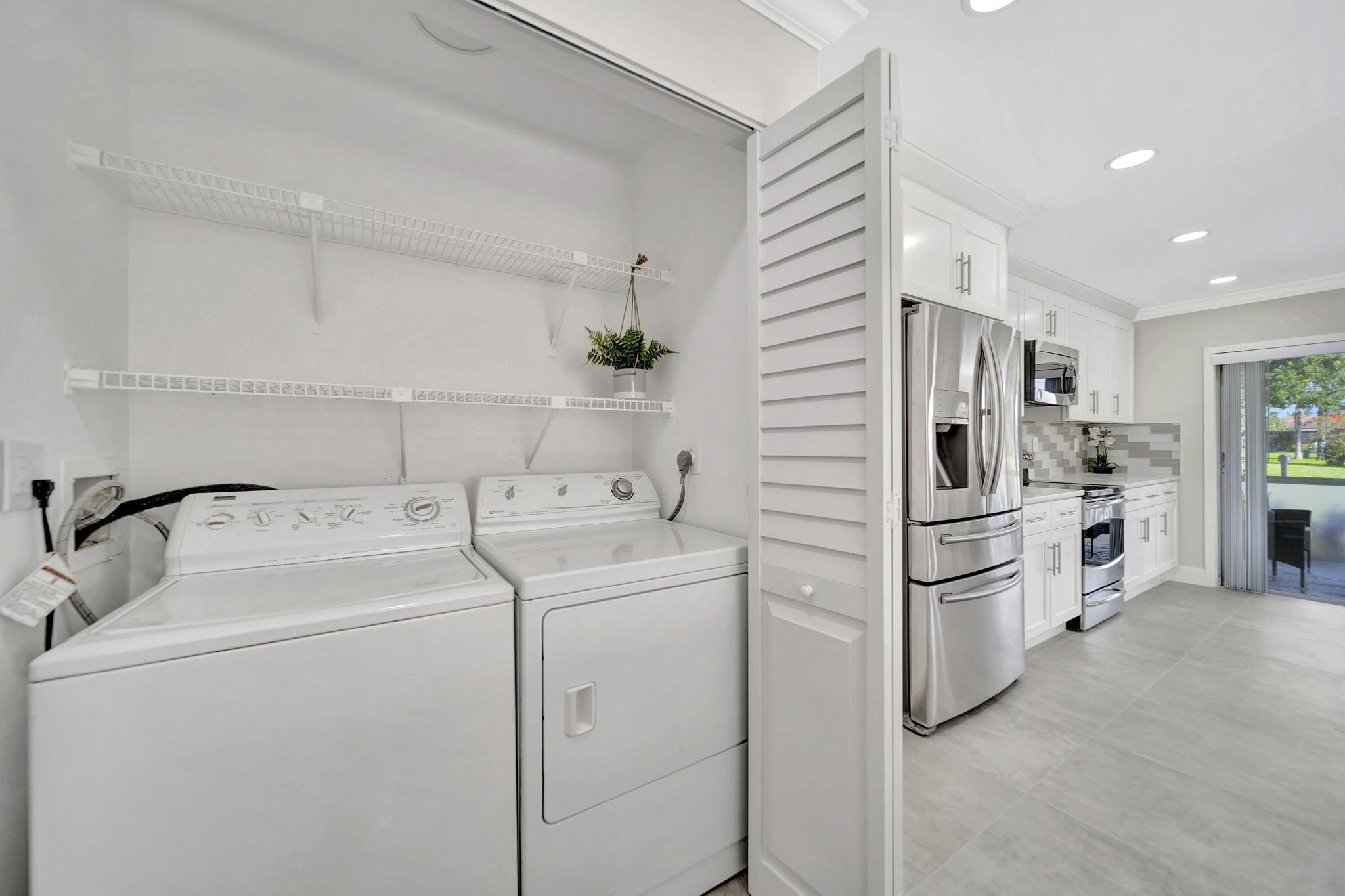 DELRAY VILLAS 3 - Residential