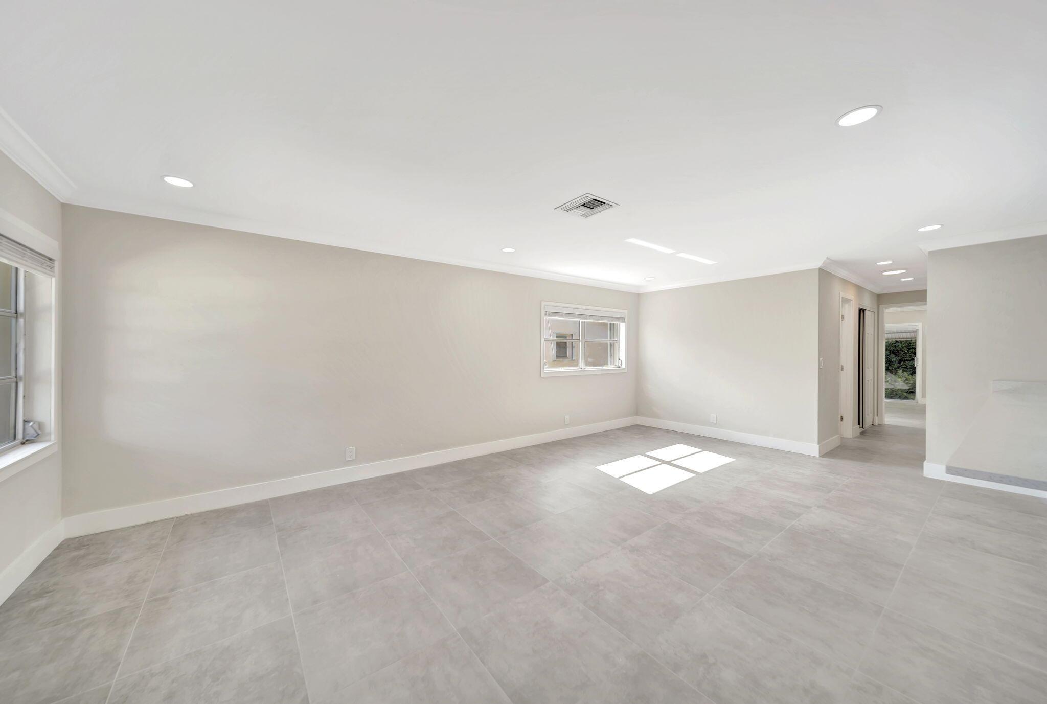 DELRAY VILLAS 3 - Residential