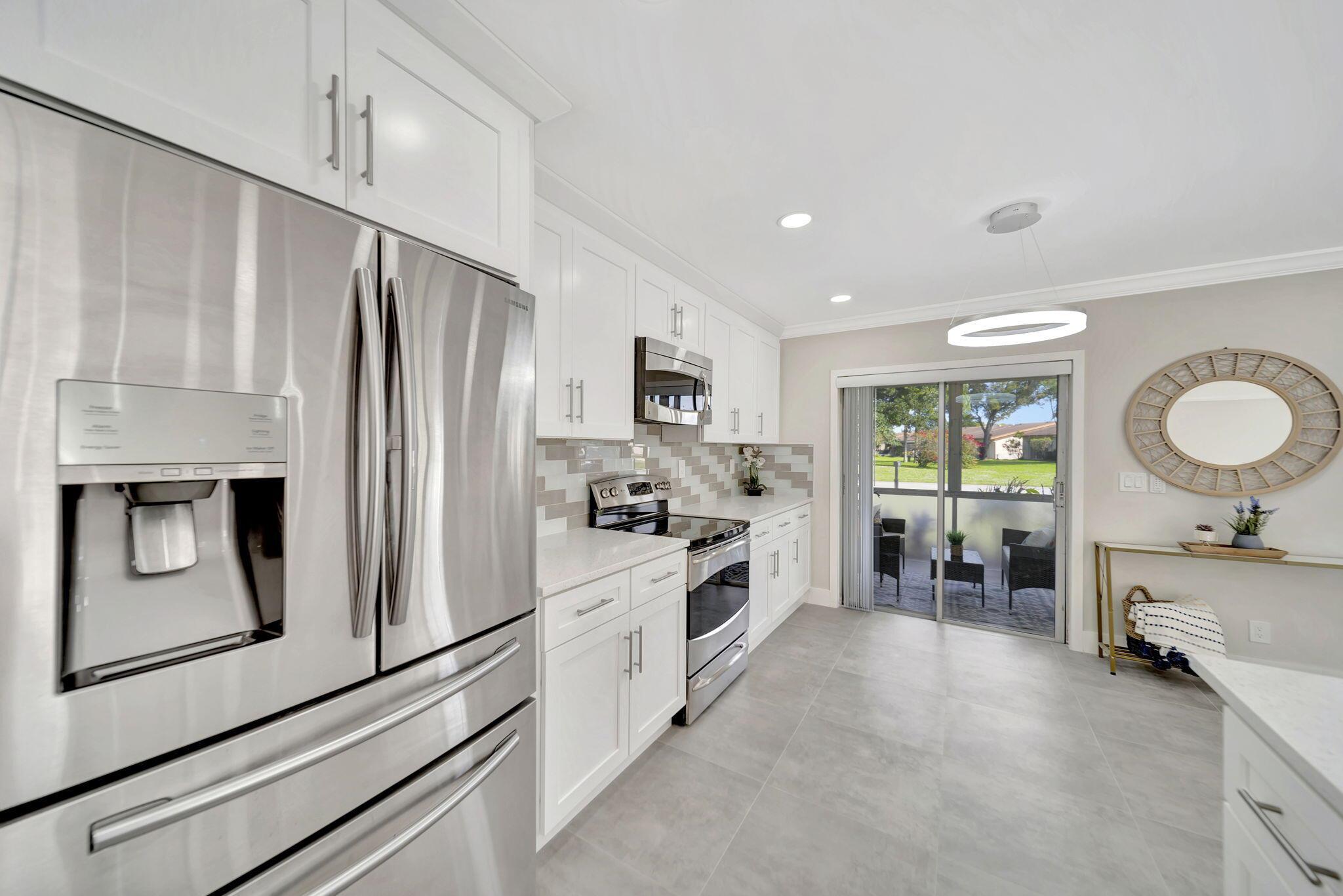 DELRAY VILLAS 3 - Residential