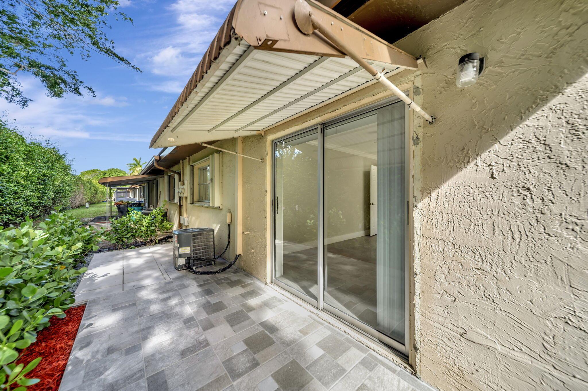 DELRAY VILLAS 3 - Residential