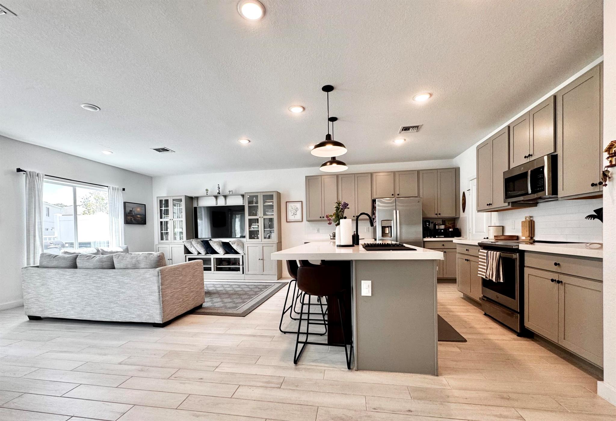 RIVER PLACE ON THE ST LUC - Residential Lease