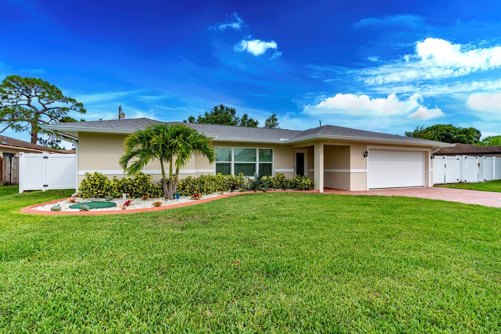 Photo of 410 SE Verada Avenue, Port Saint Lucie, FL 34983 (MLS # R11096046)