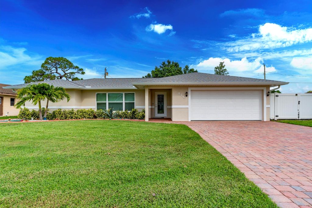 Photo of 410 SE Verada Avenue, Port Saint Lucie, FL 34983 (MLS # R11096046)