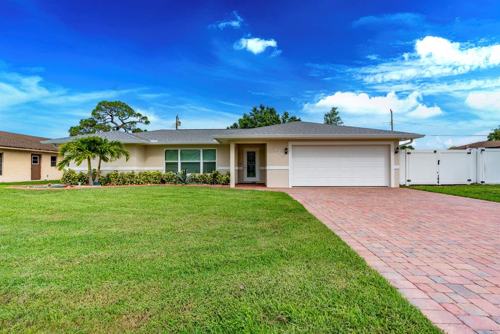 Photo of 410 SE Verada Avenue, Port Saint Lucie, FL 34983 (MLS # R11096046)