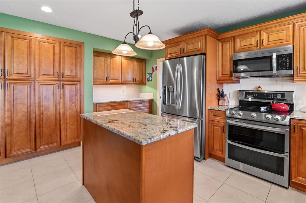 LAKES OF SHERBROOKE - Residential