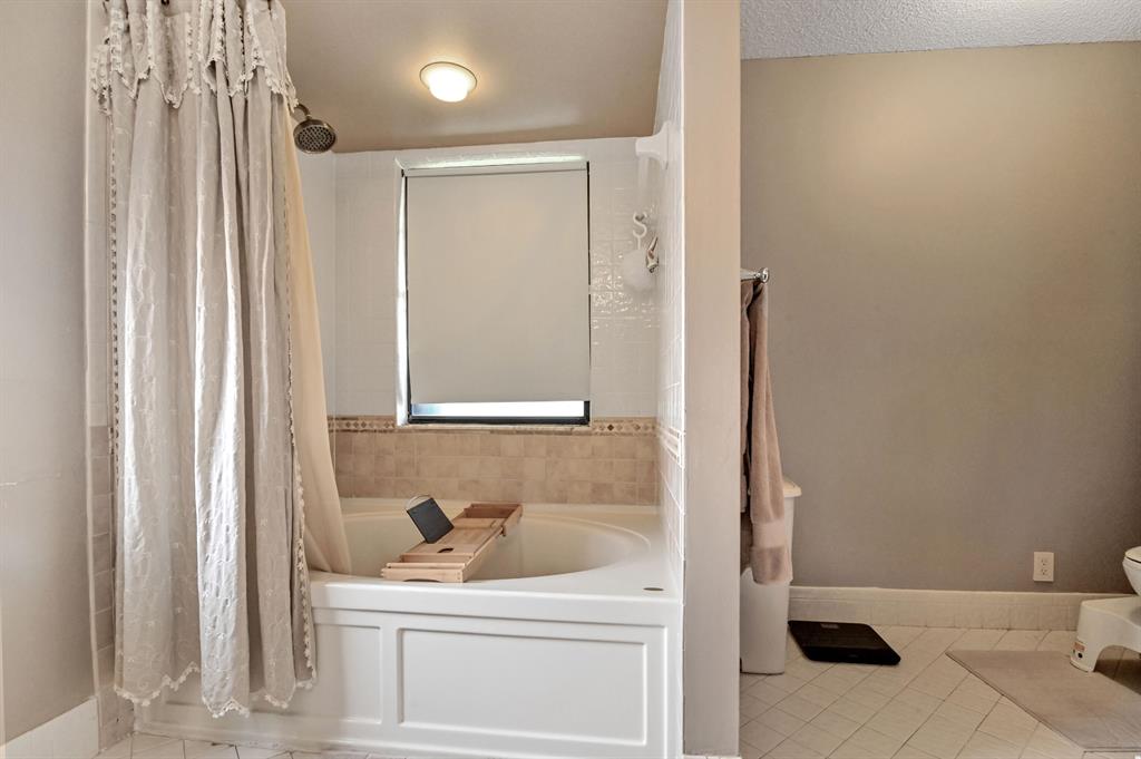 LAKES OF SHERBROOKE - Residential