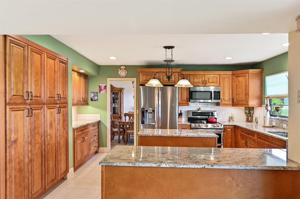 LAKES OF SHERBROOKE - Residential