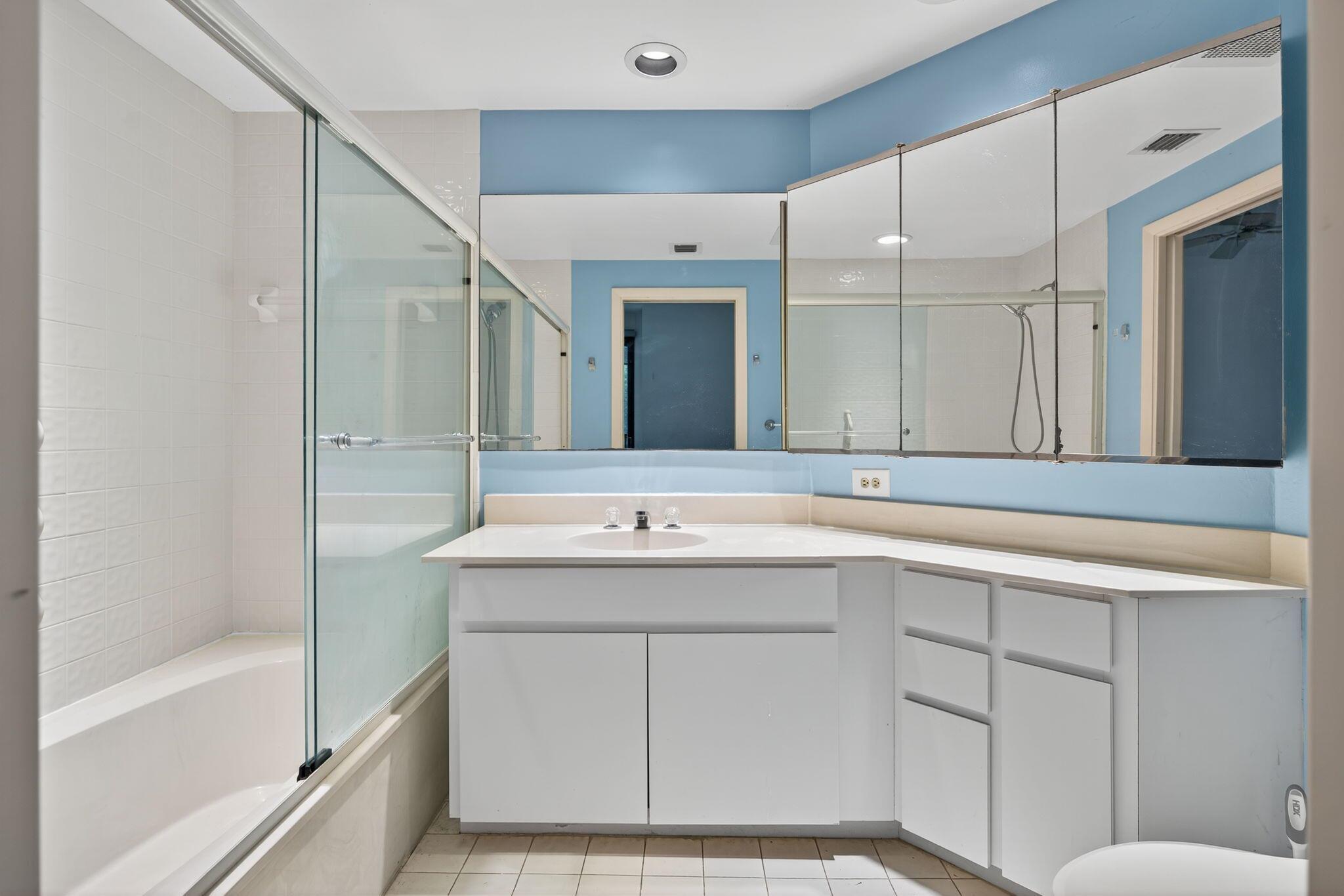 PLANTATION CLUB VILLAS CO - Residential