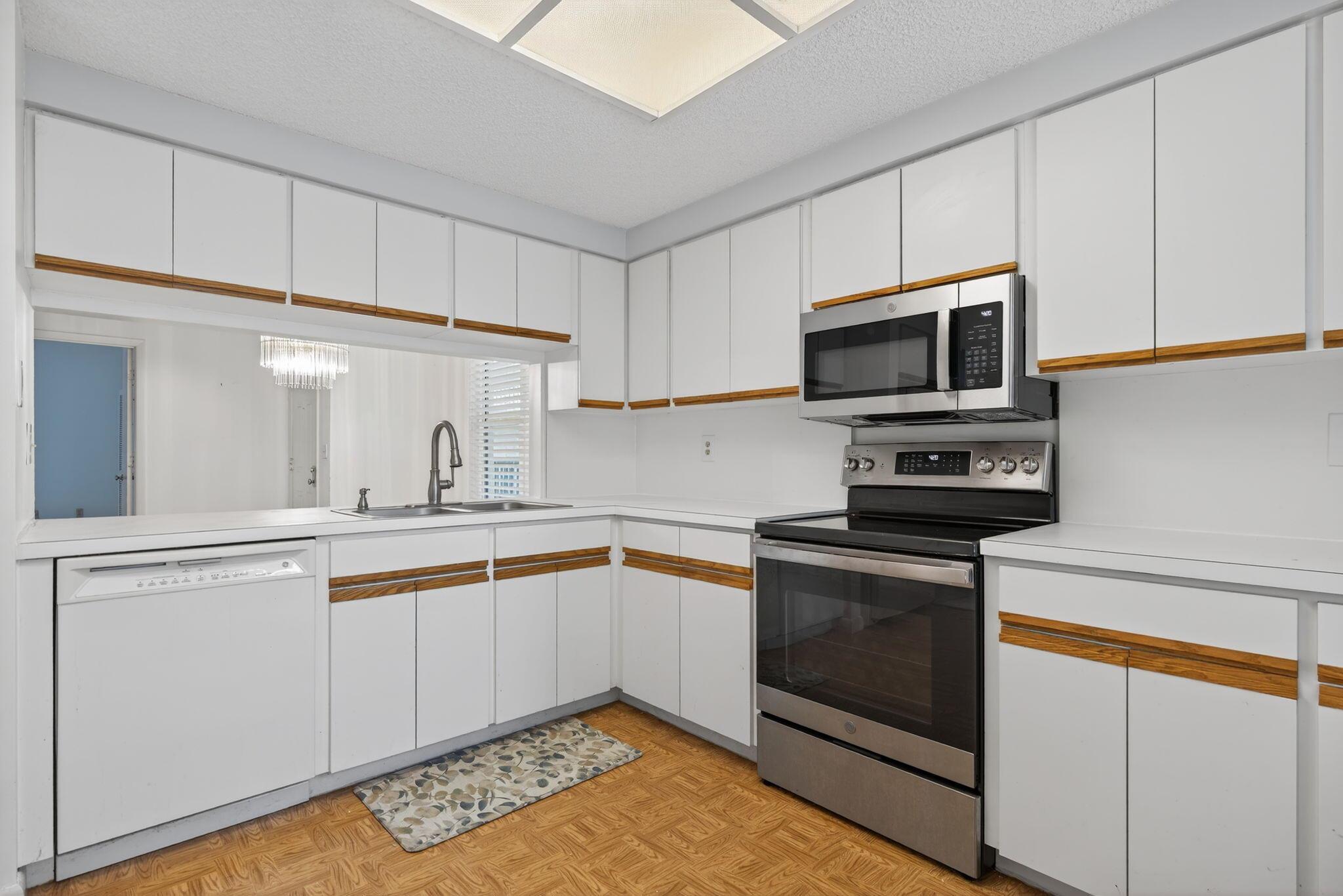 PLANTATION CLUB VILLAS CO - Residential