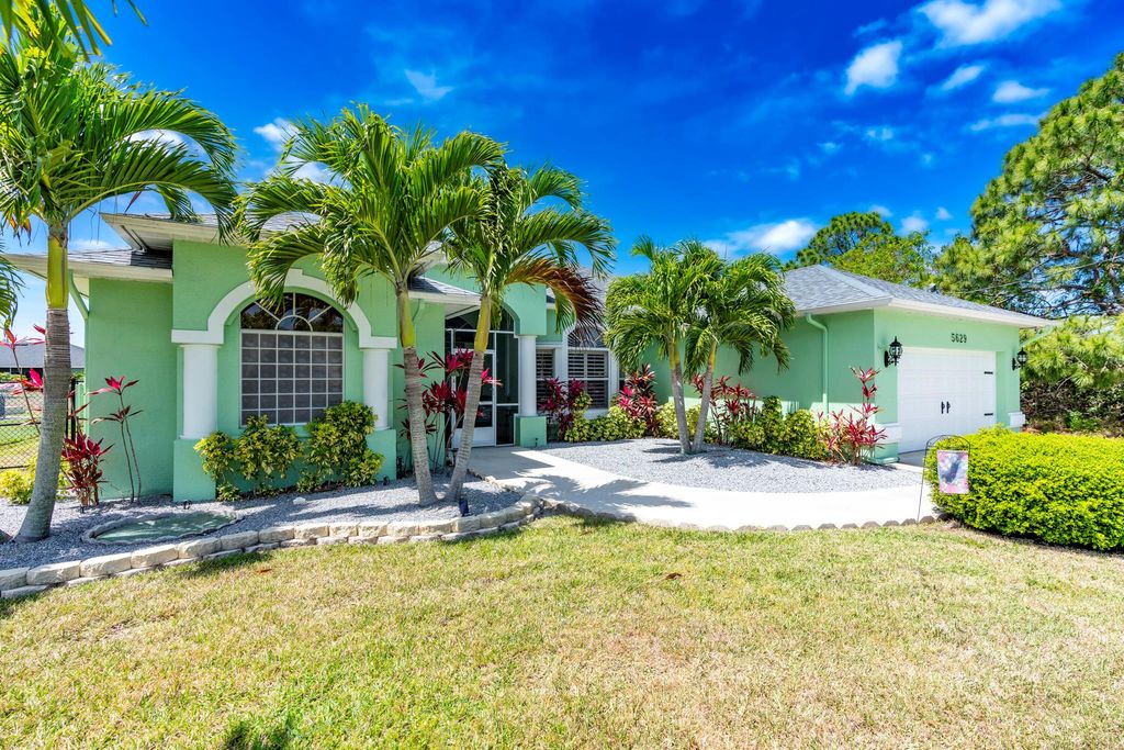 Photo of 5629 NW North Crisona Circle, Port Saint Lucie, FL 34986 (MLS # R10979771)