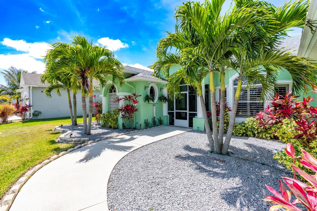 Photo of 5629 NW North Crisona Circle, Port Saint Lucie, FL 34986 (MLS # R10979771)